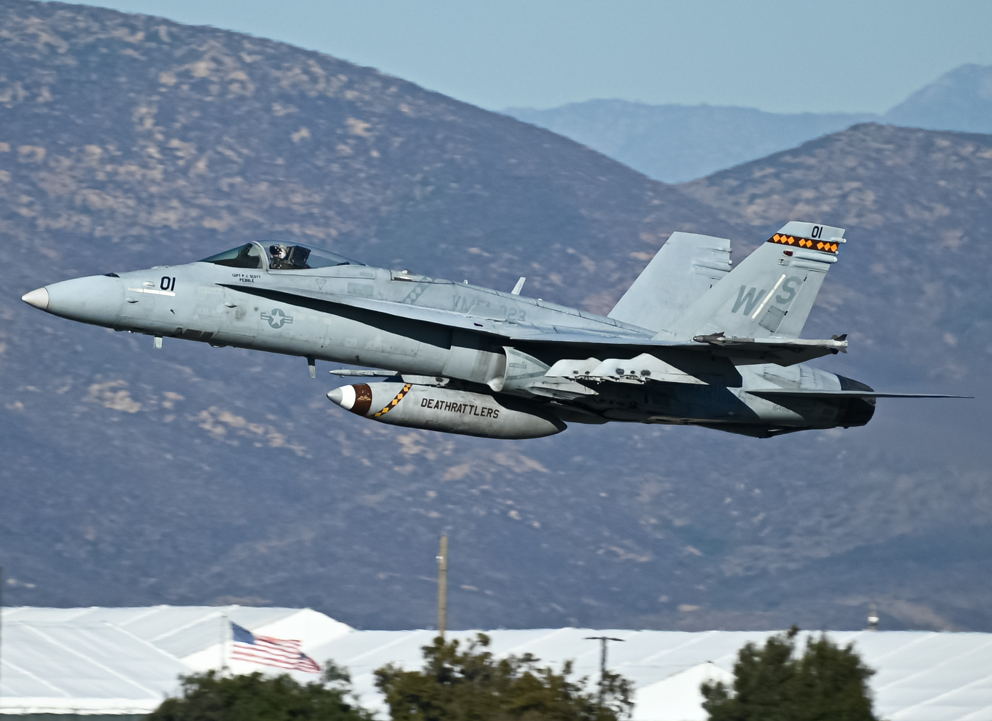 Full size: USMC - United States Marine Corp McDonnel Douglas F/A-18 Hornet 164881 at Brown Field Municipal Airport