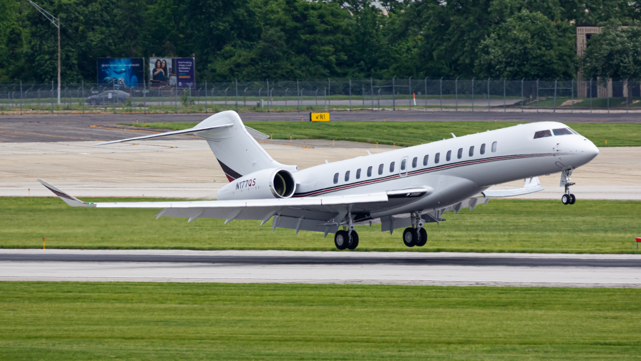 Full size: NetJets Bombardier Global 7500 N177QS at John Glenn Columbus International Airport