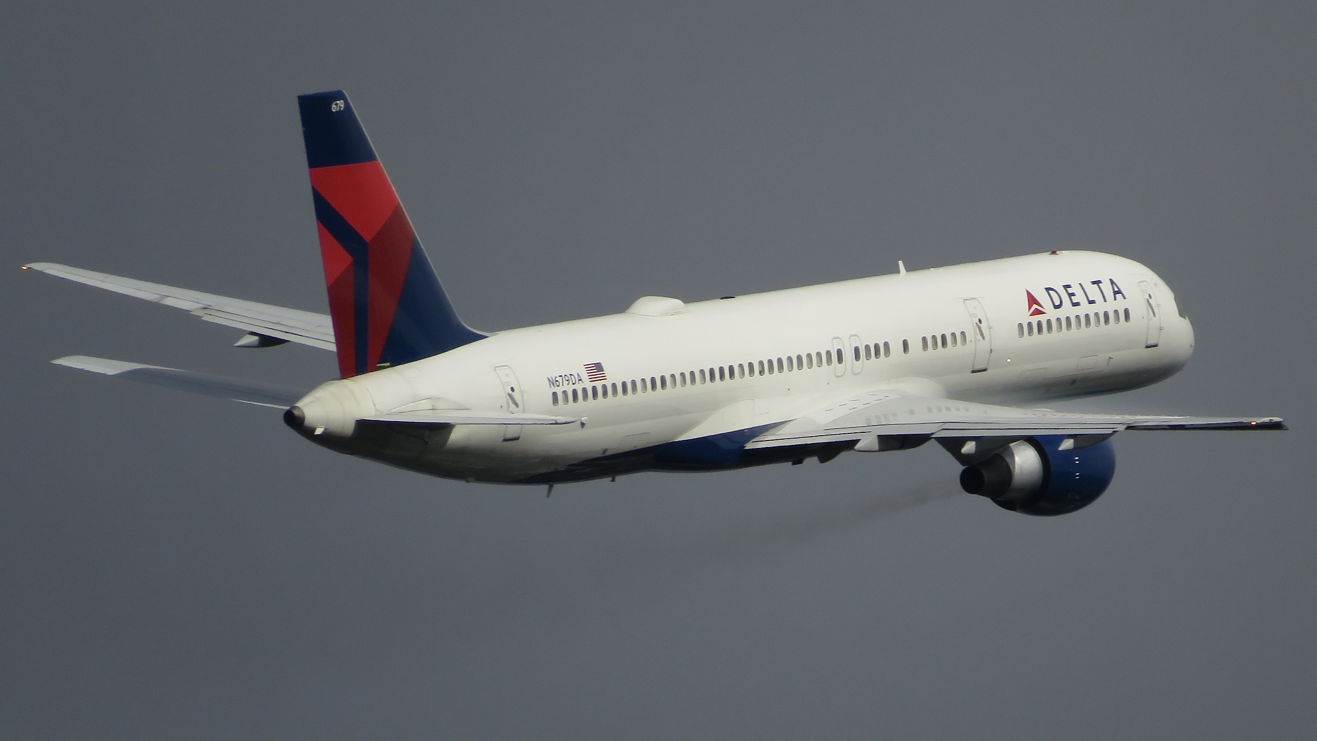 Full size: Delta Airlines Boeing 757-200 N679DA at Orlando International Airport