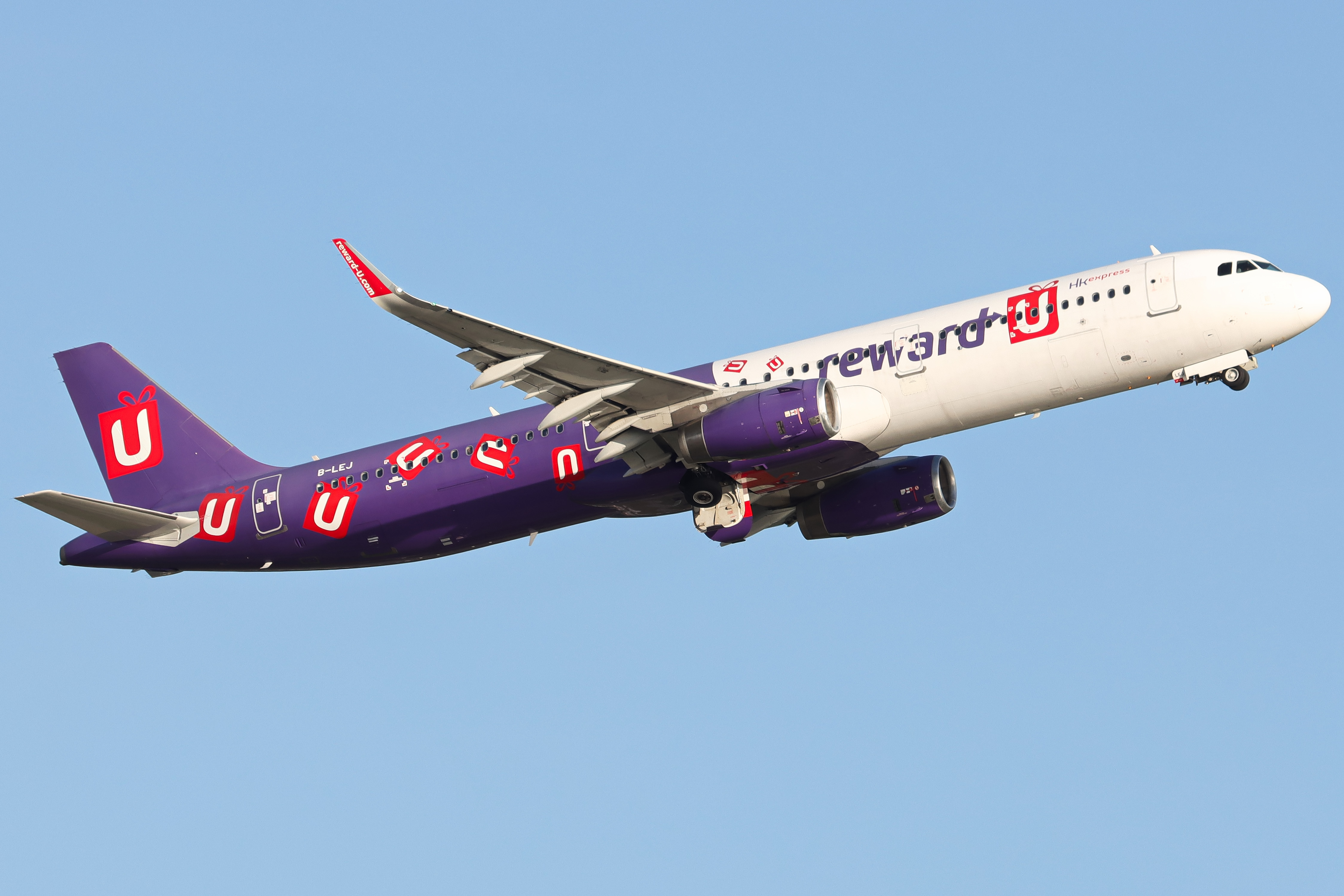 Full size: Hong Kong Express Airbus A321-200 B-LEJ at Hong Kong International Airport