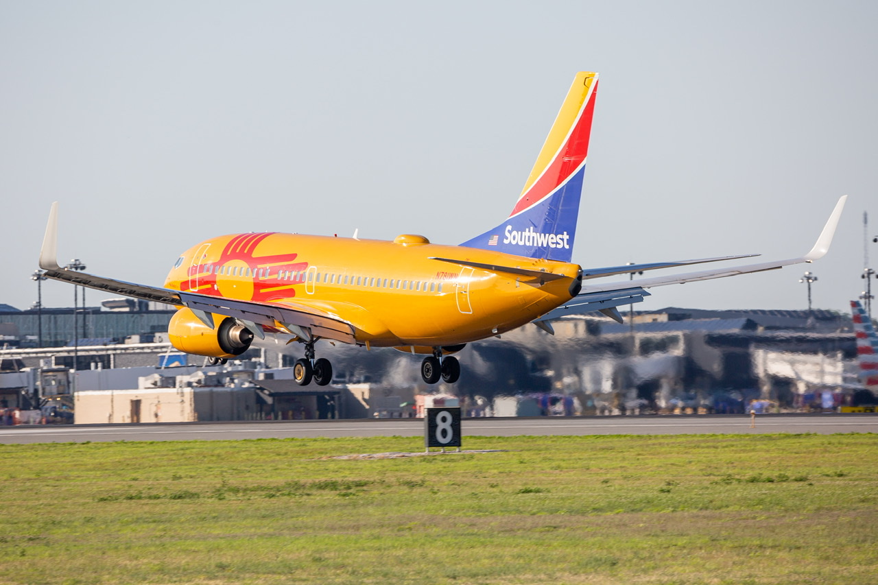 Full size: Southwest Airlines Boeing 737-700 N781WN at Baltimore/Washington International Thurgood Marshall Airport
