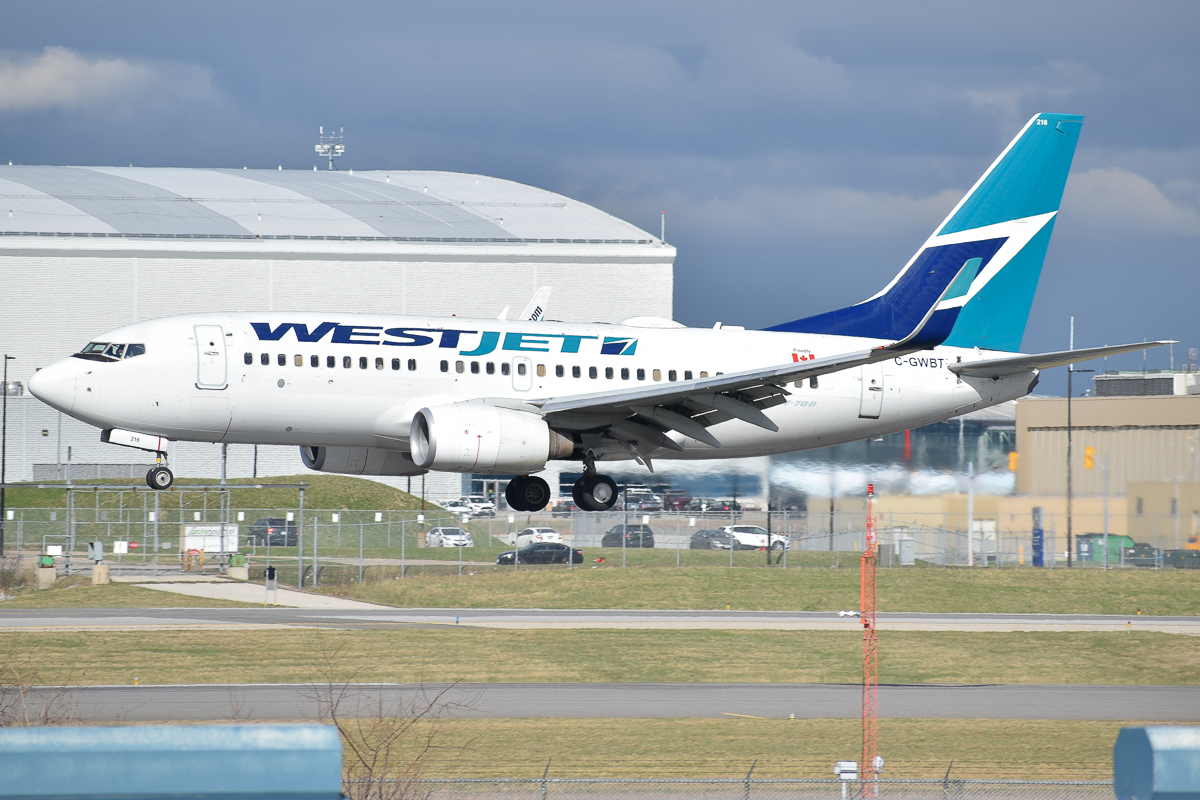 Full size: WestJet Boeing 737-700 C-GWBT at Lester B Pearson International Airport