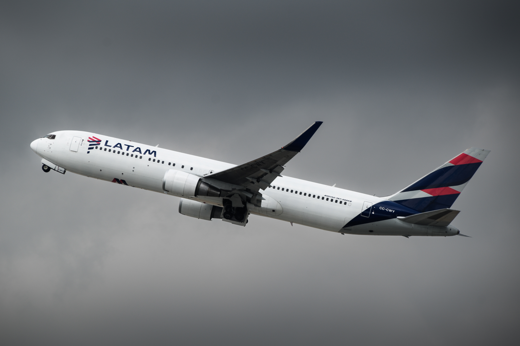 Full size: LATAM Boeing 767-300ER CC-CWY at Los Angeles International Airport