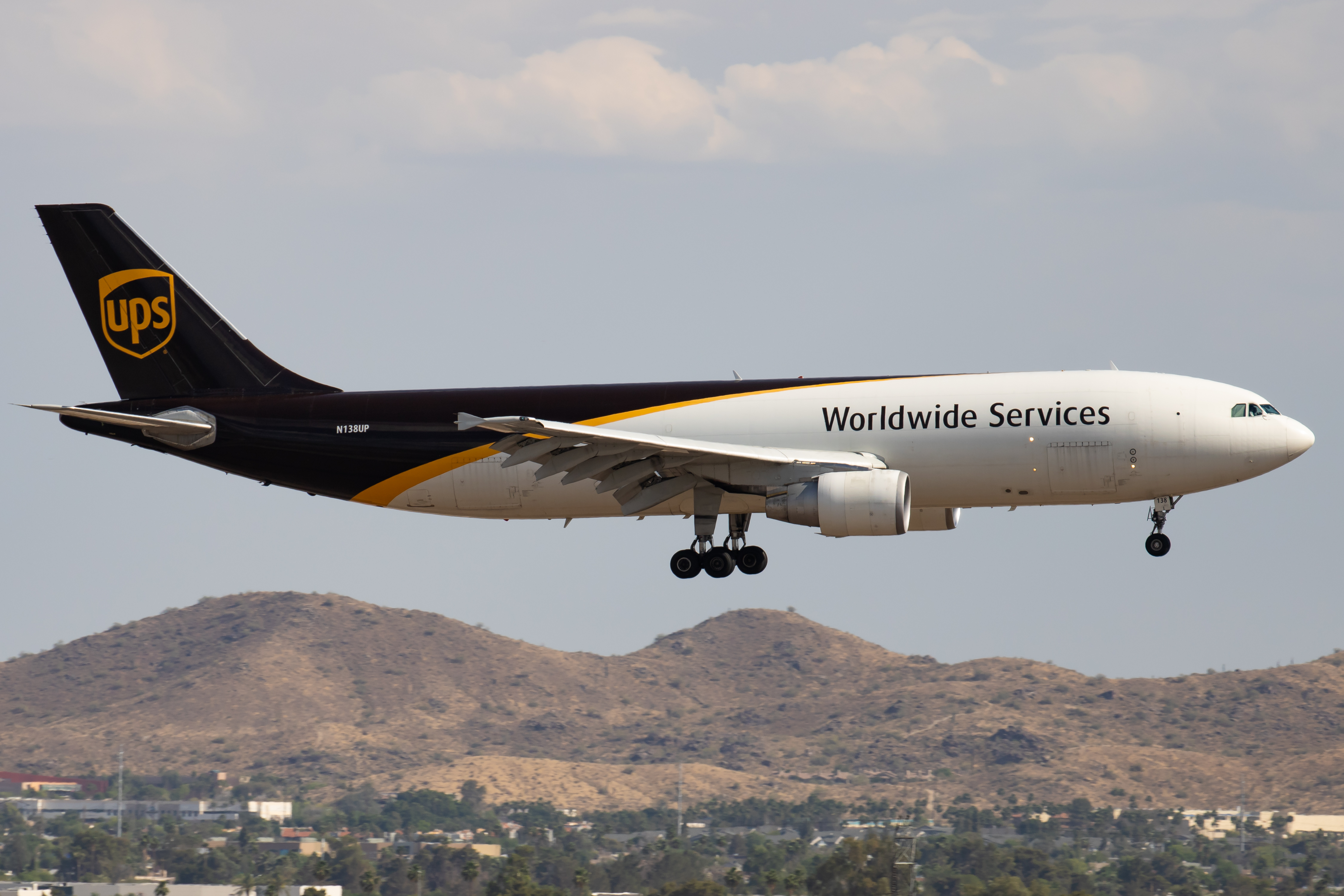 Full size: United Parcel Service Airbus A300F-600 N138UP at Phoenix Sky Harbor International Airport