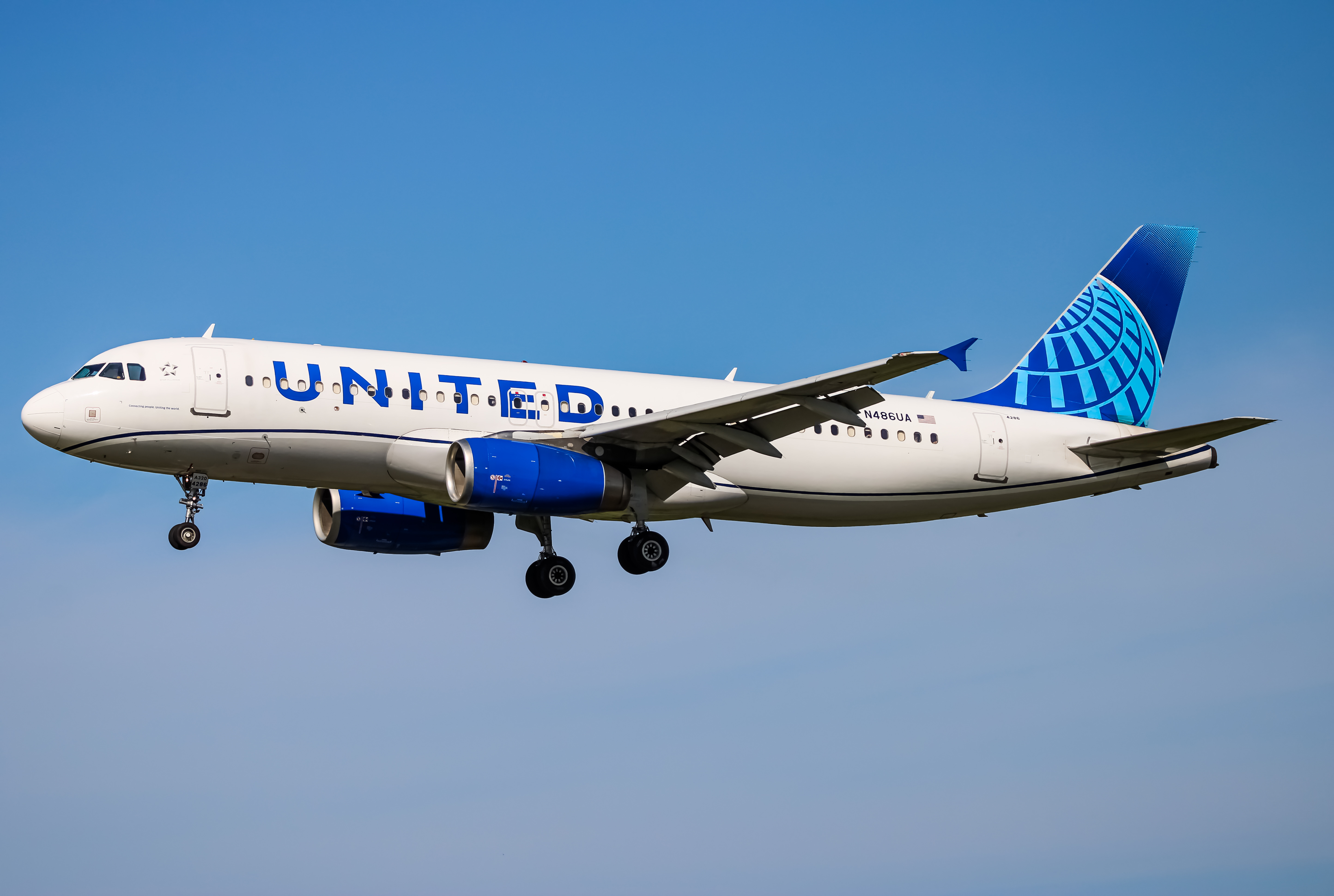Full size: United Airlines Airbus A320 N486UA at Baltimore/Washington International Thurgood Marshall Airport
