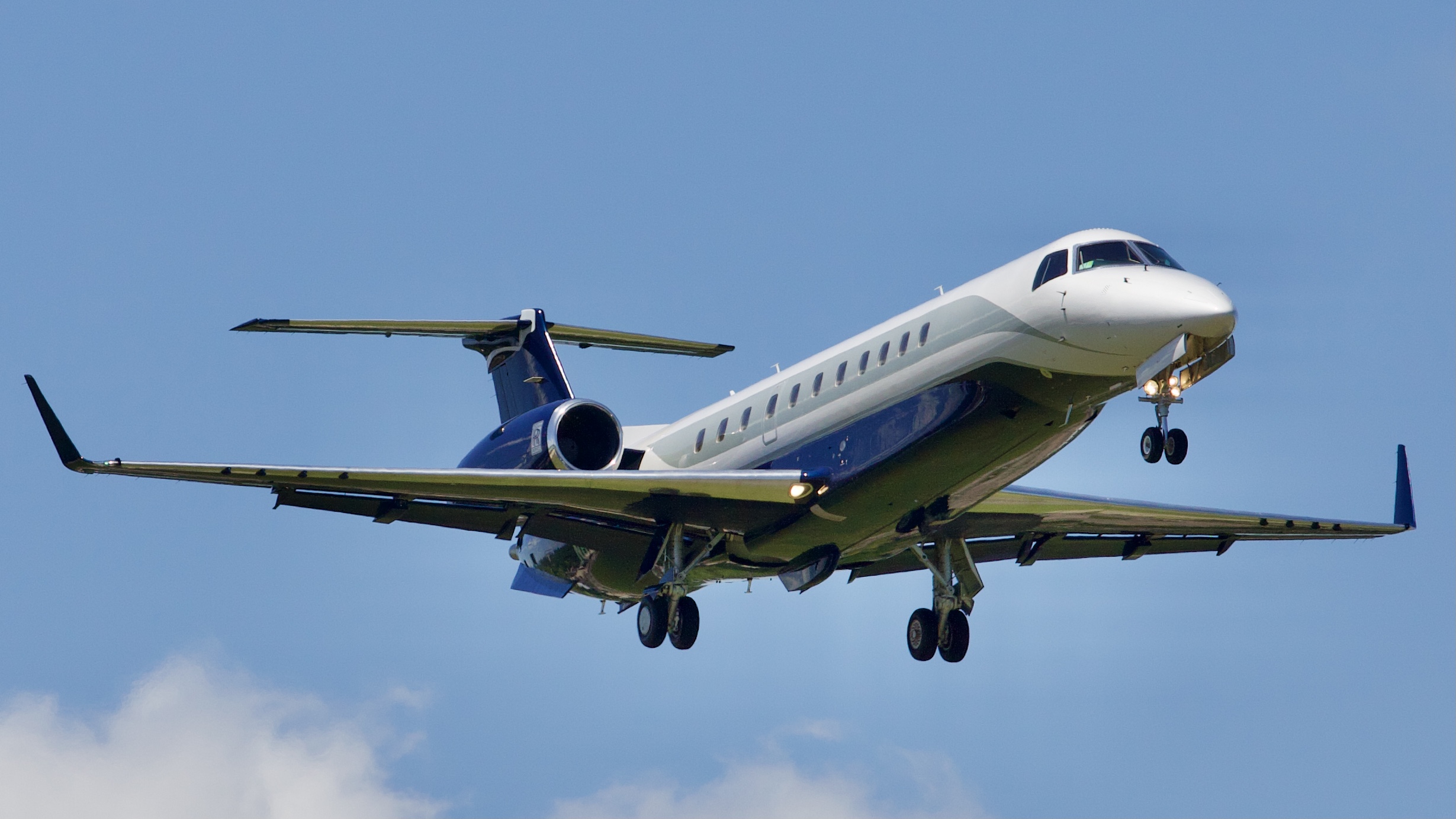 Full size: PRIVATE Embraer Legacy 600 N600WB at William P Hobby Airport