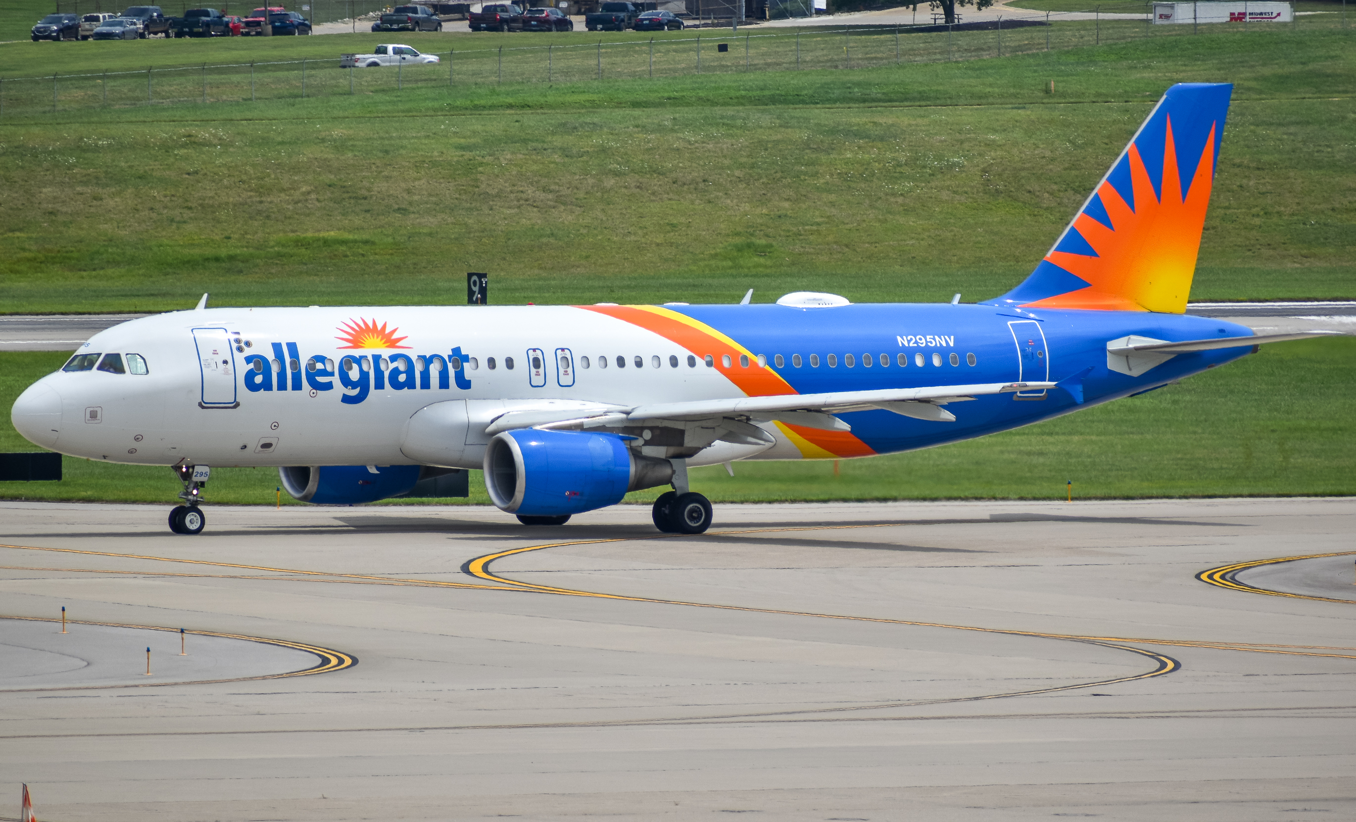 Full size: Allegiant Air Airbus A320 N295NV at Cincinnati/Northern Kentucky International Airport