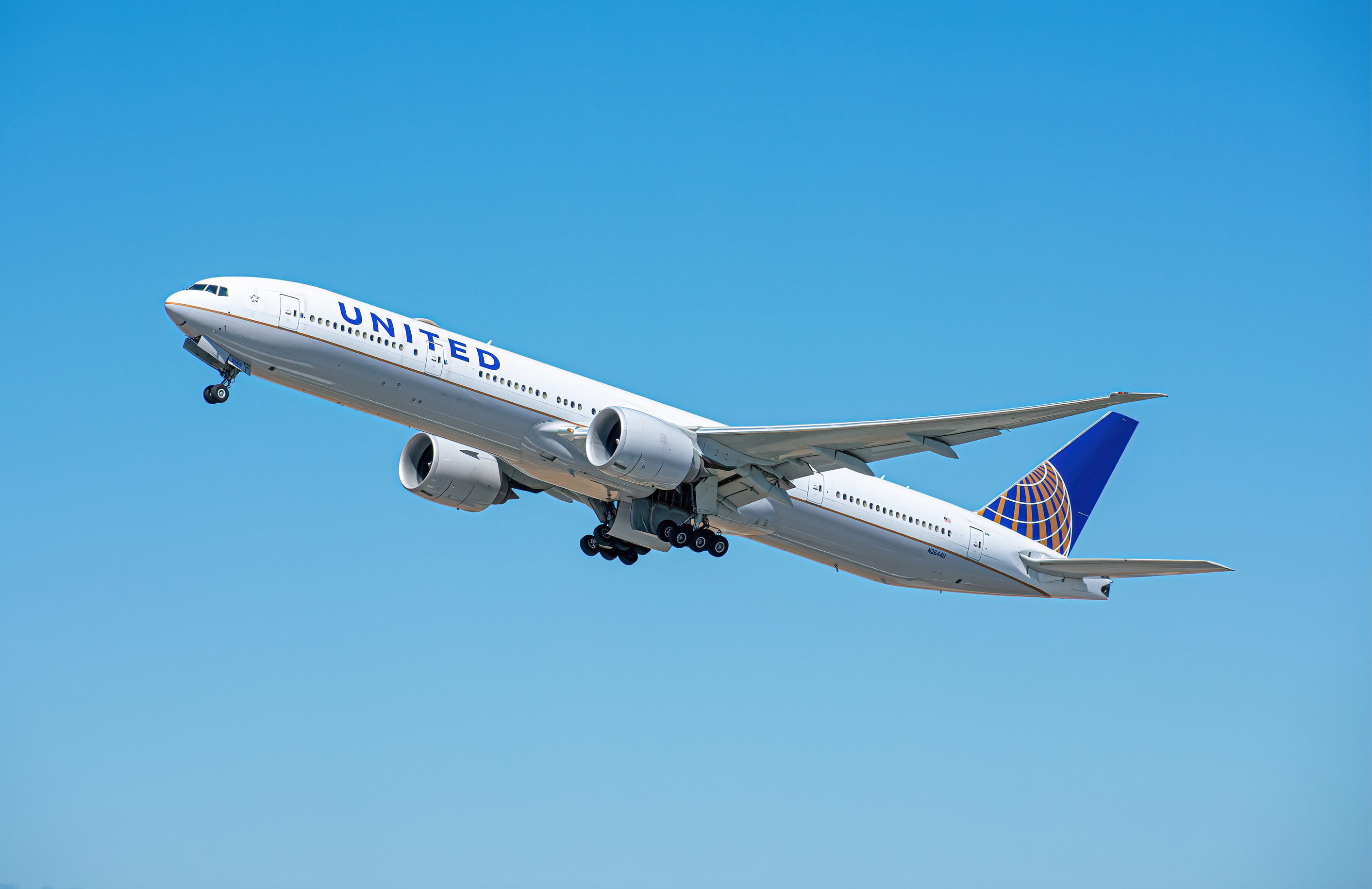Full size: United Airlines Boeing 777-300ER N2644U at San Francisco International Airport