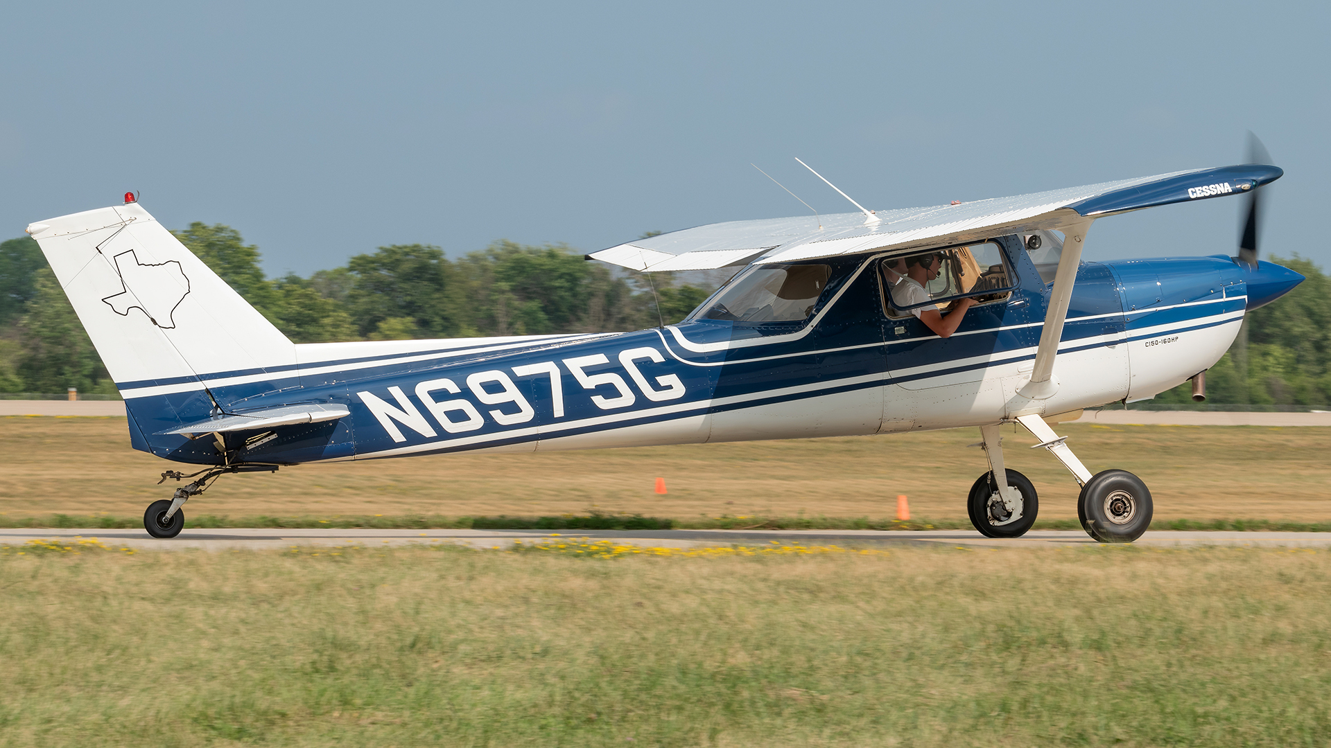 Full size: PRIVATE Cessna 150L N6975G at Wittman Regional Airport