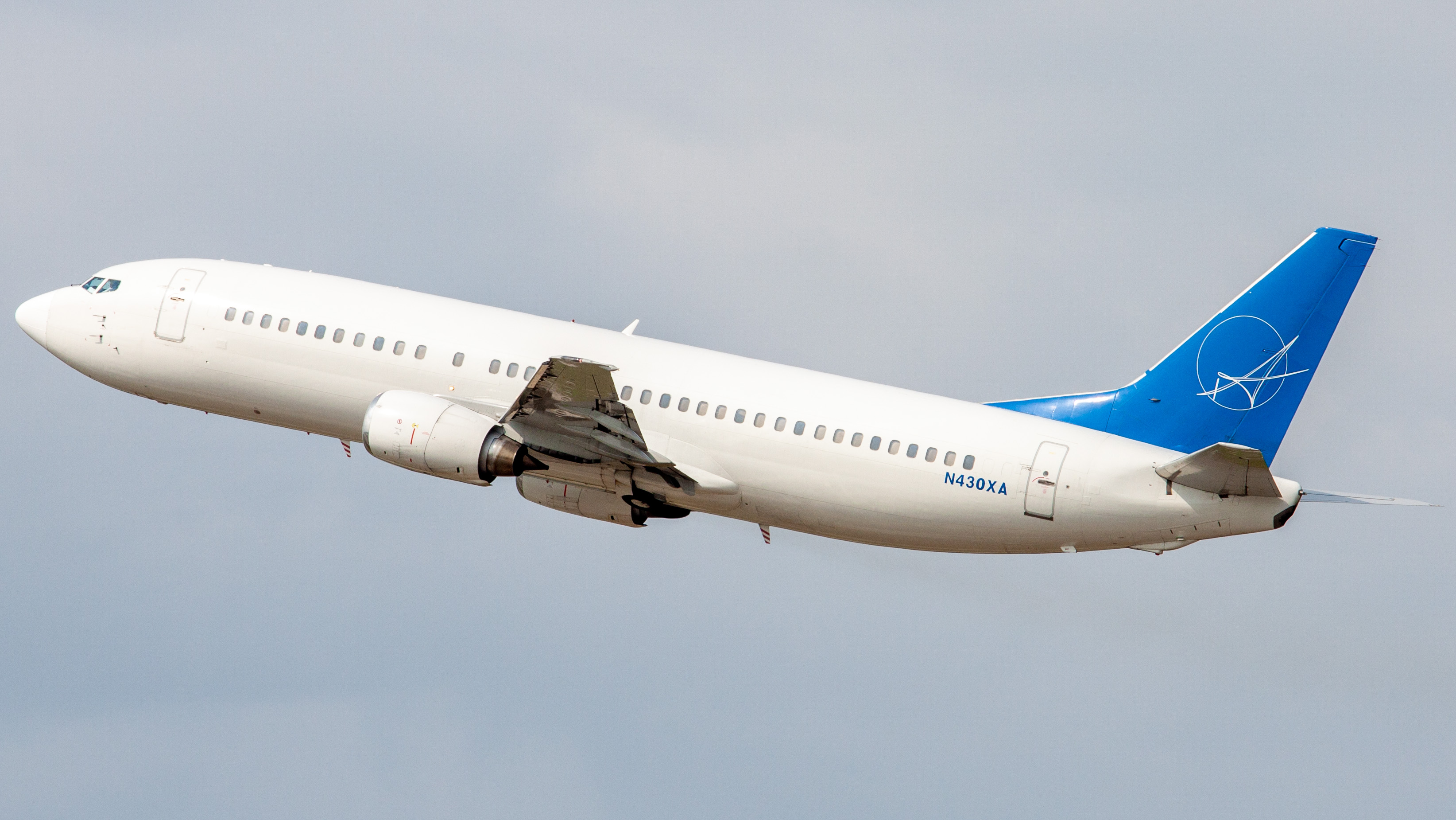 Full size: iAero Airways Boeing 737-400 N430XA at Houston-George Bush Intercontinental Airport