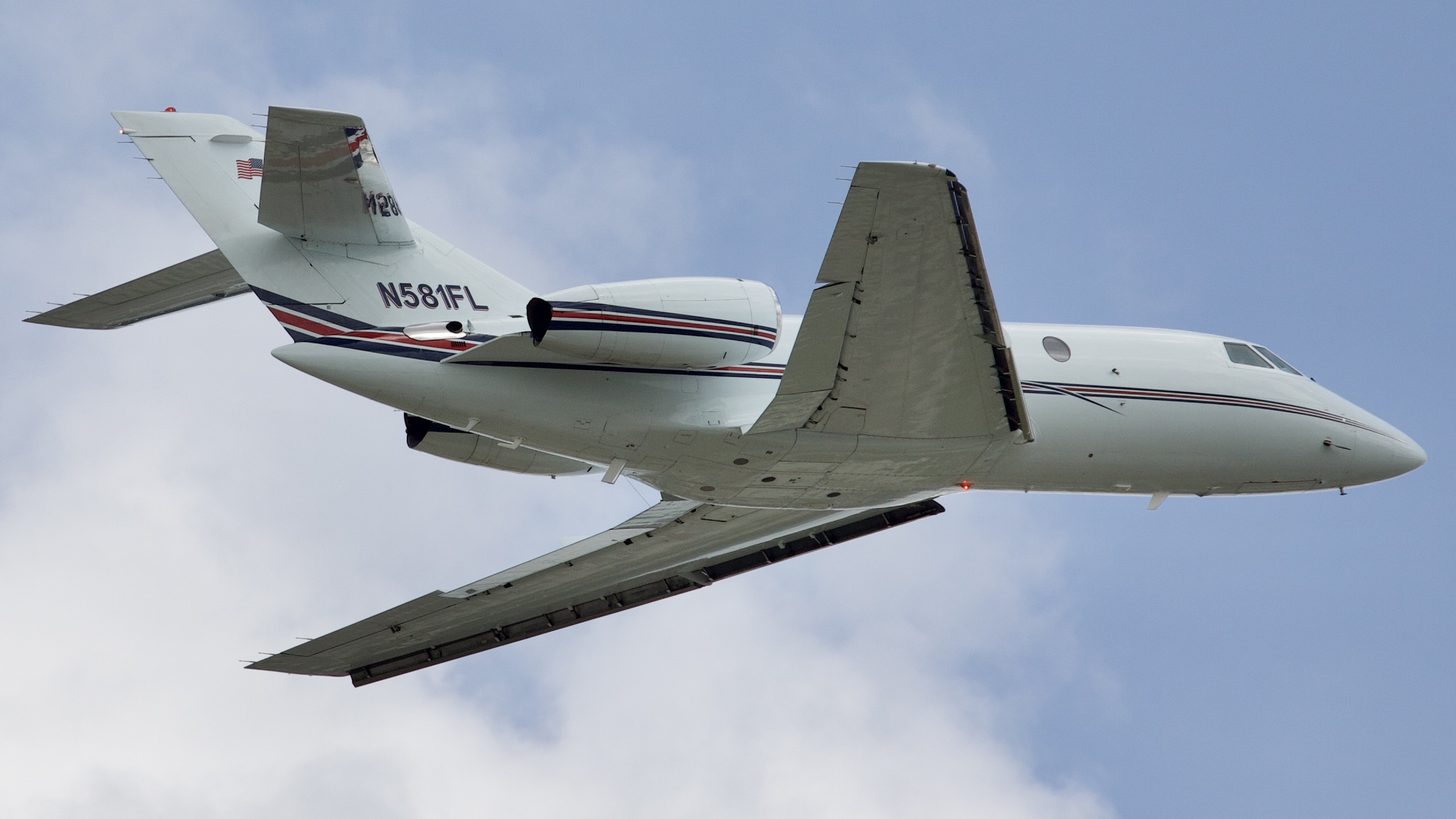Full size: PRIVATE Dassault Falcon 20F N581FL at Houston-George Bush Intercontinental Airport