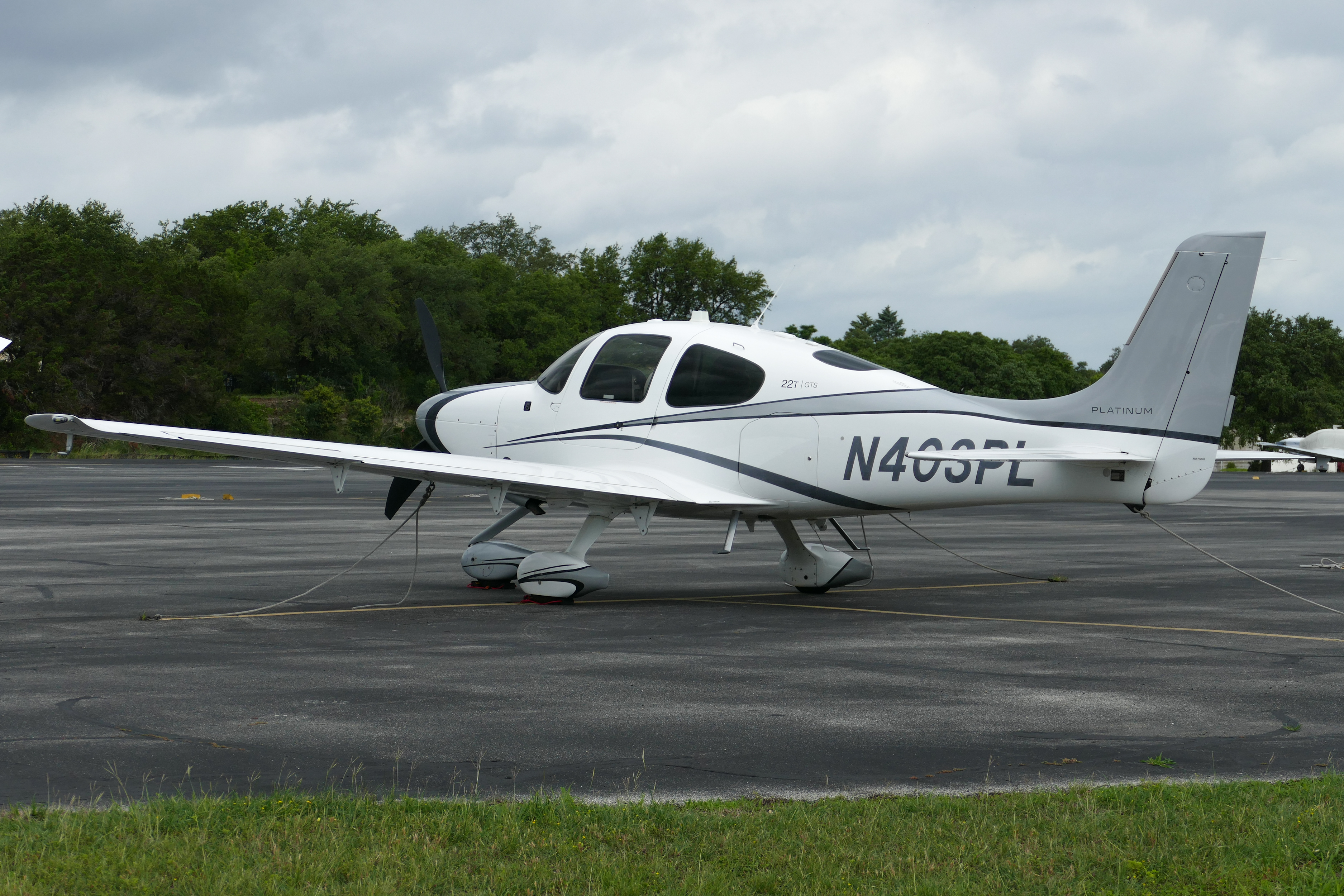 Full size: PRIVATE Cirrus SR-22 N403PL  at Lakeway Airpark