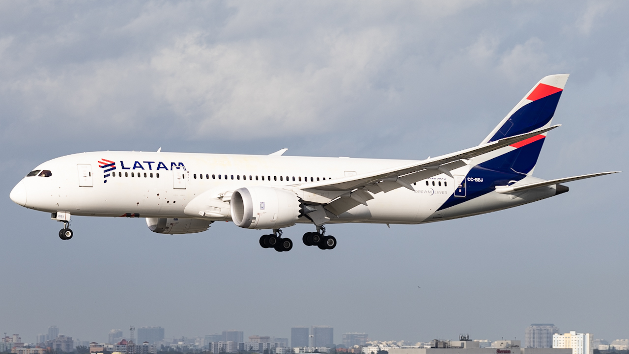 Full size: LATAM Boeing 787-8 CC-BBJ at Miami International Airport