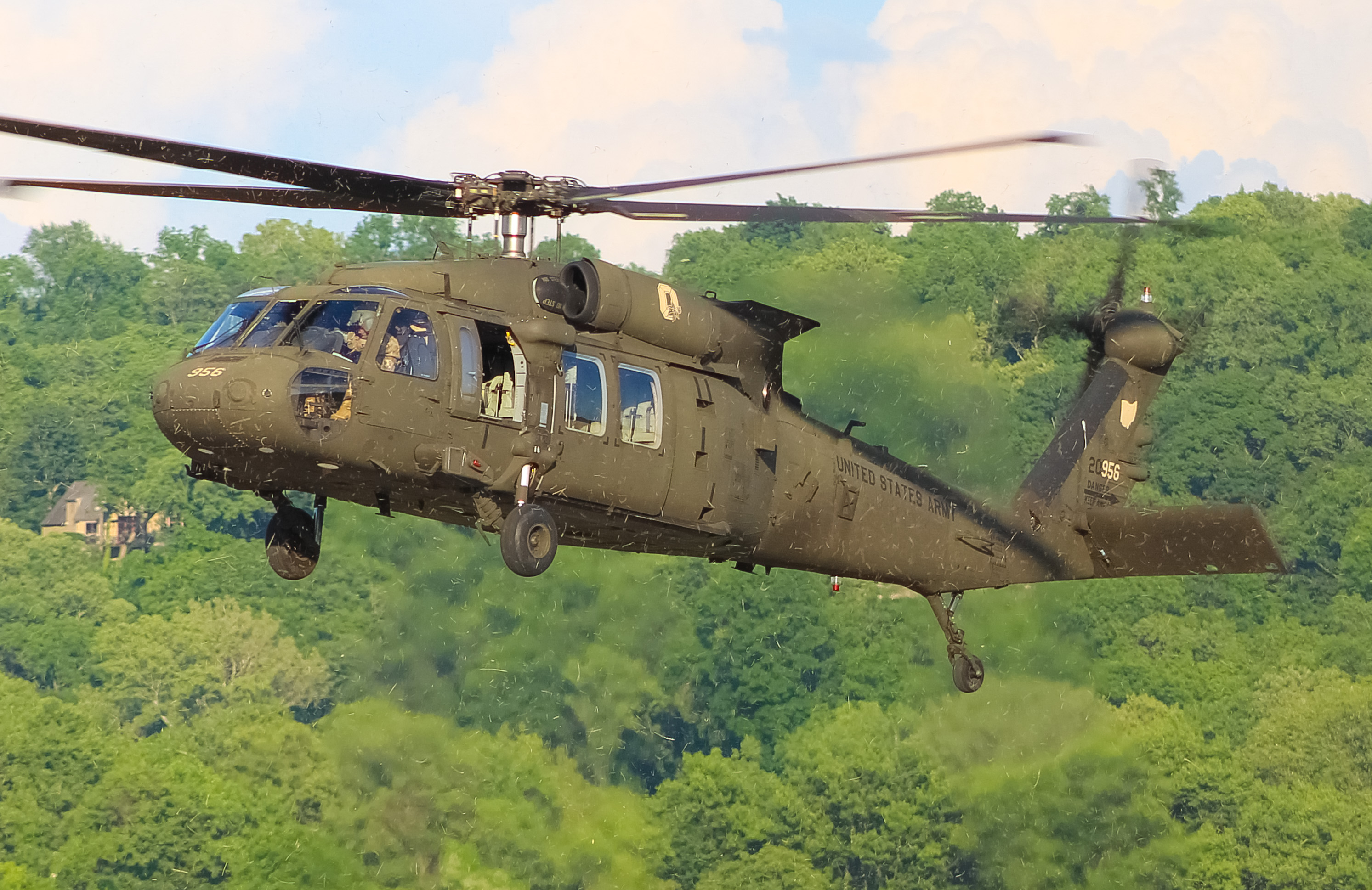 Full size: USA - United States Army Sikorsky UH-60L Blackhawk 17-20956 at Cincinnati Municipal Airport/Lunken Field