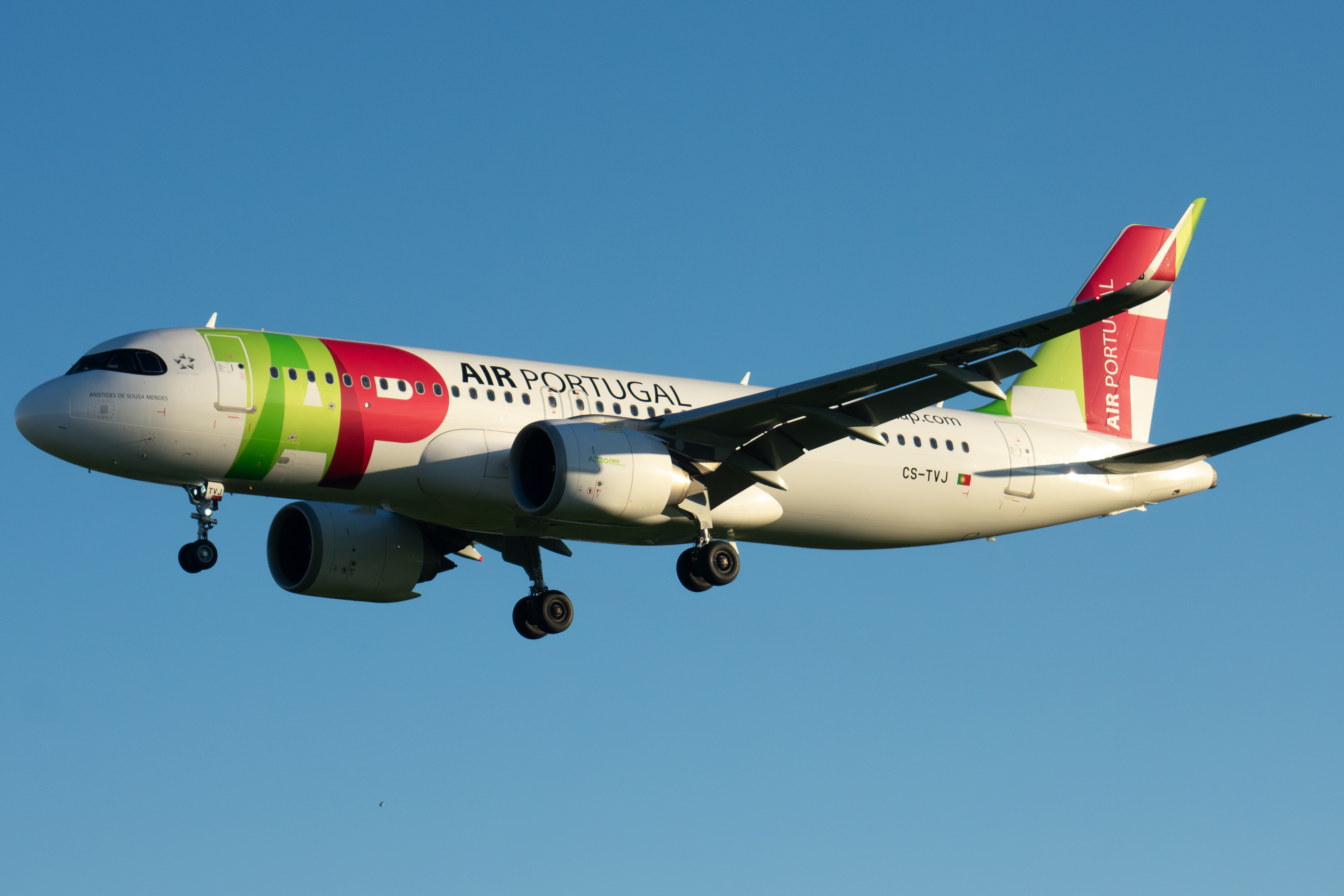 Full size: TAP Air Portugal Airbus A320NEO CS-TVJ at Lisbon Humberto Delgado Airport