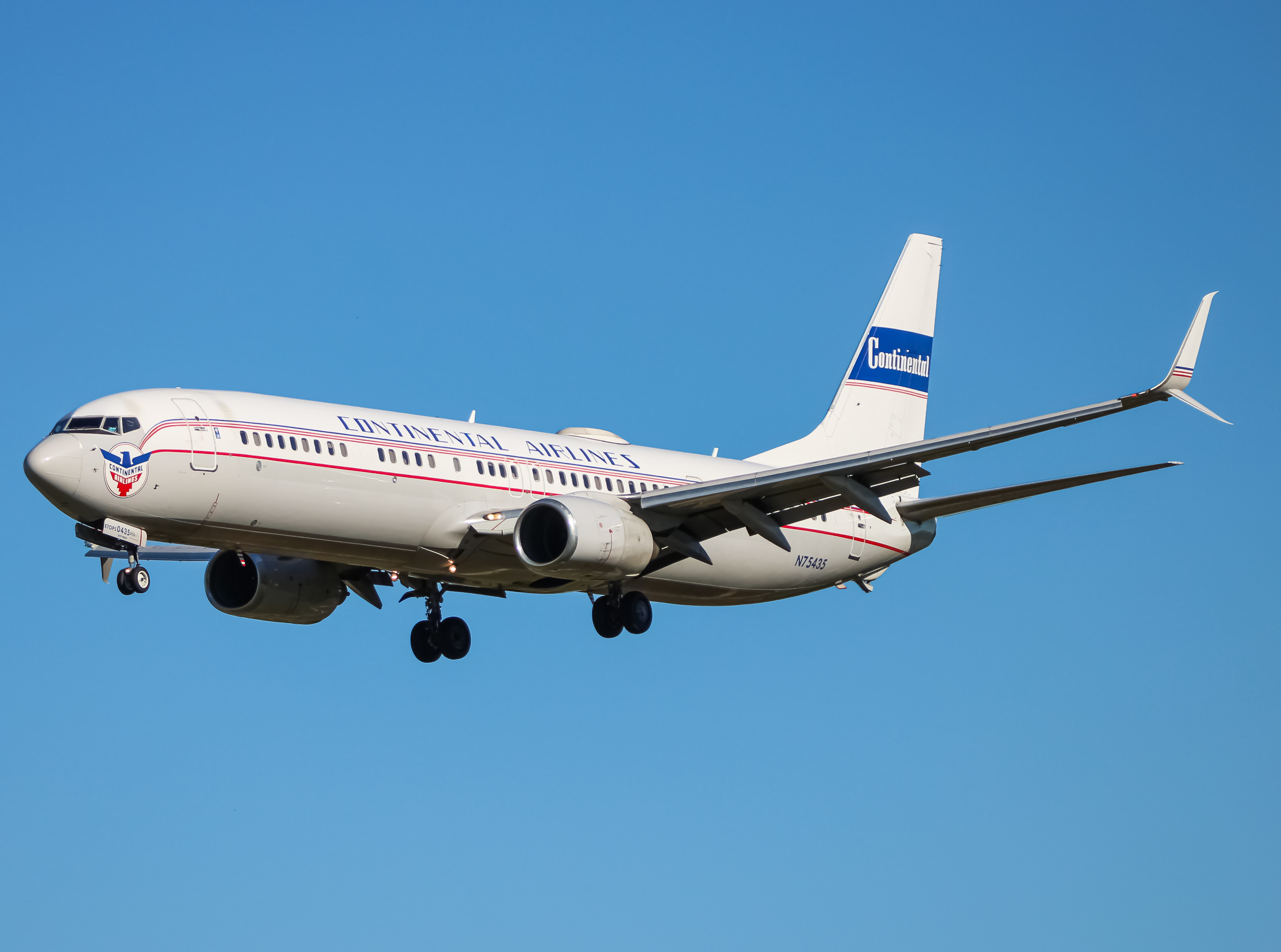 Full size: United Airlines Boeing 737-900ER N75435 at Baltimore/Washington International Thurgood Marshall Airport