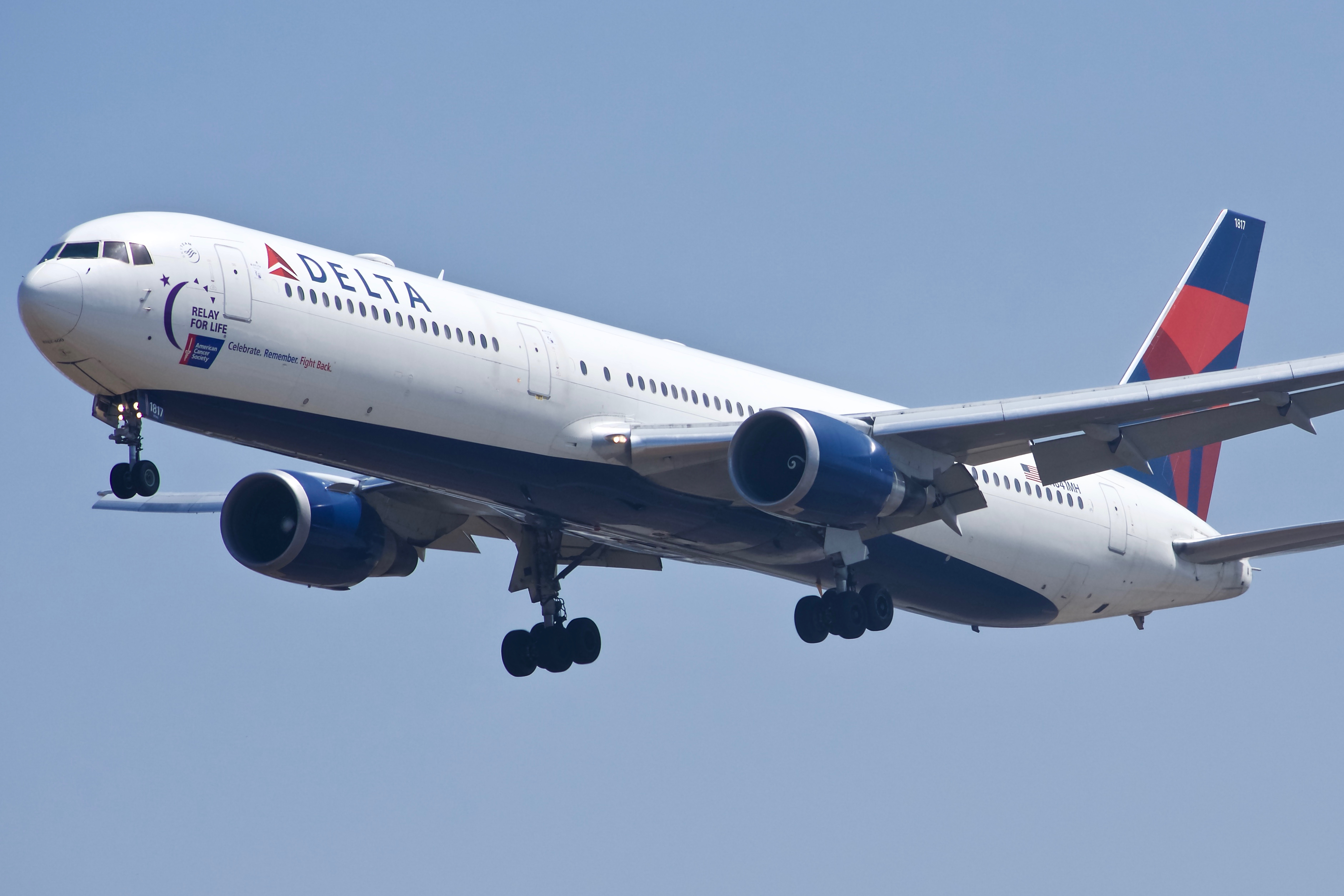 Full size: Delta Airlines Boeing 767-400 N841MH at Los Angeles International Airport