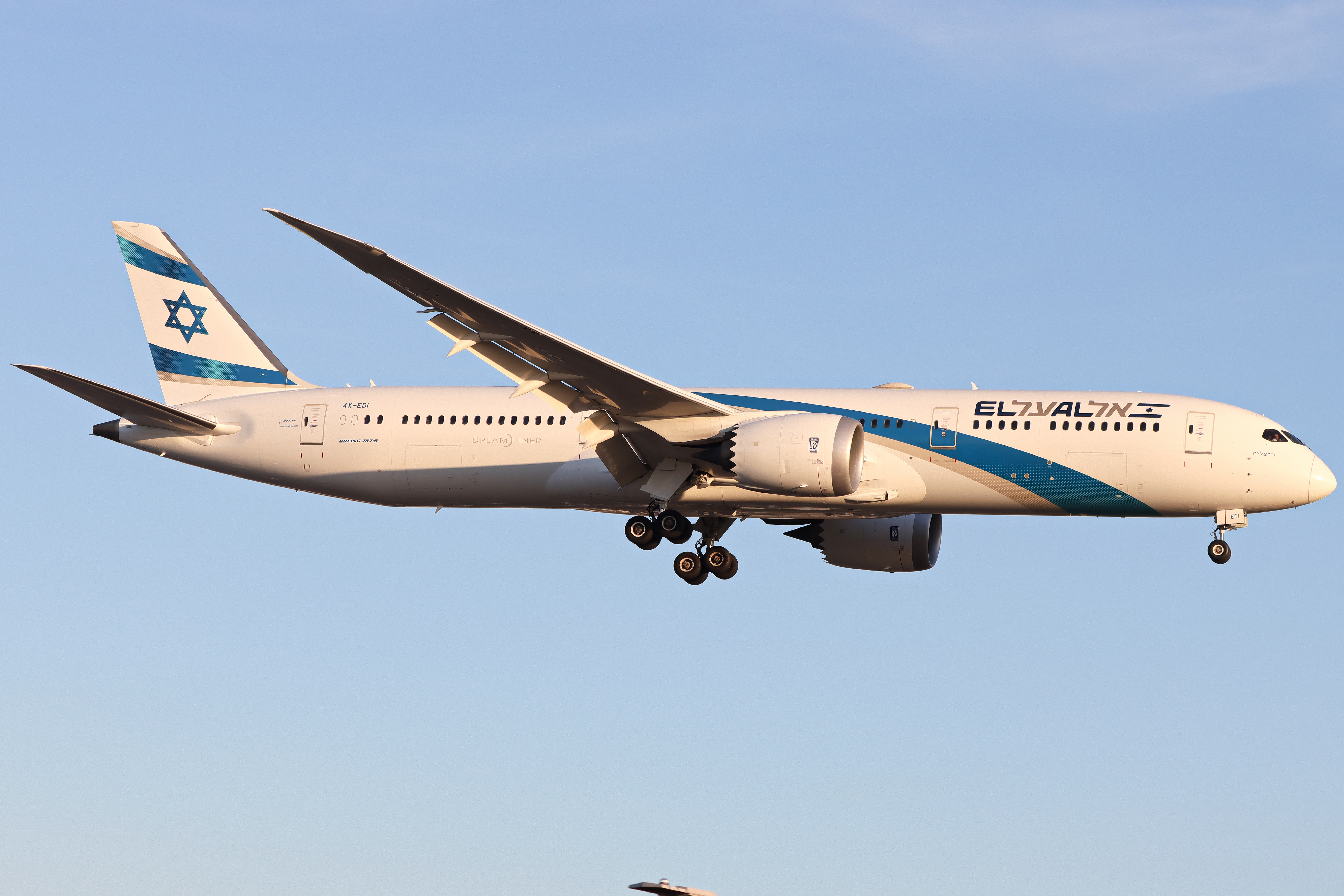 Full size: El Al Boeing 787-9 4X-EDI at London Heathrow International Airport
