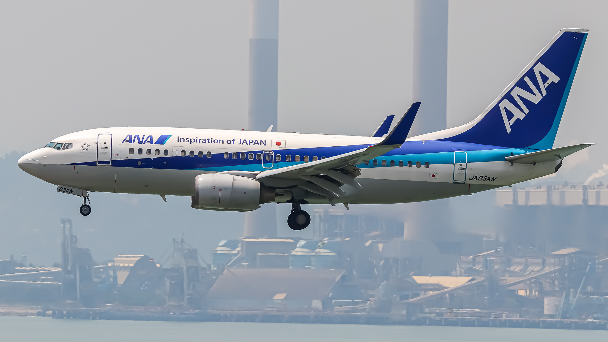Full size: All Nippon Airways Boeing 737-781 JA03AN at Hong Kong International Airport