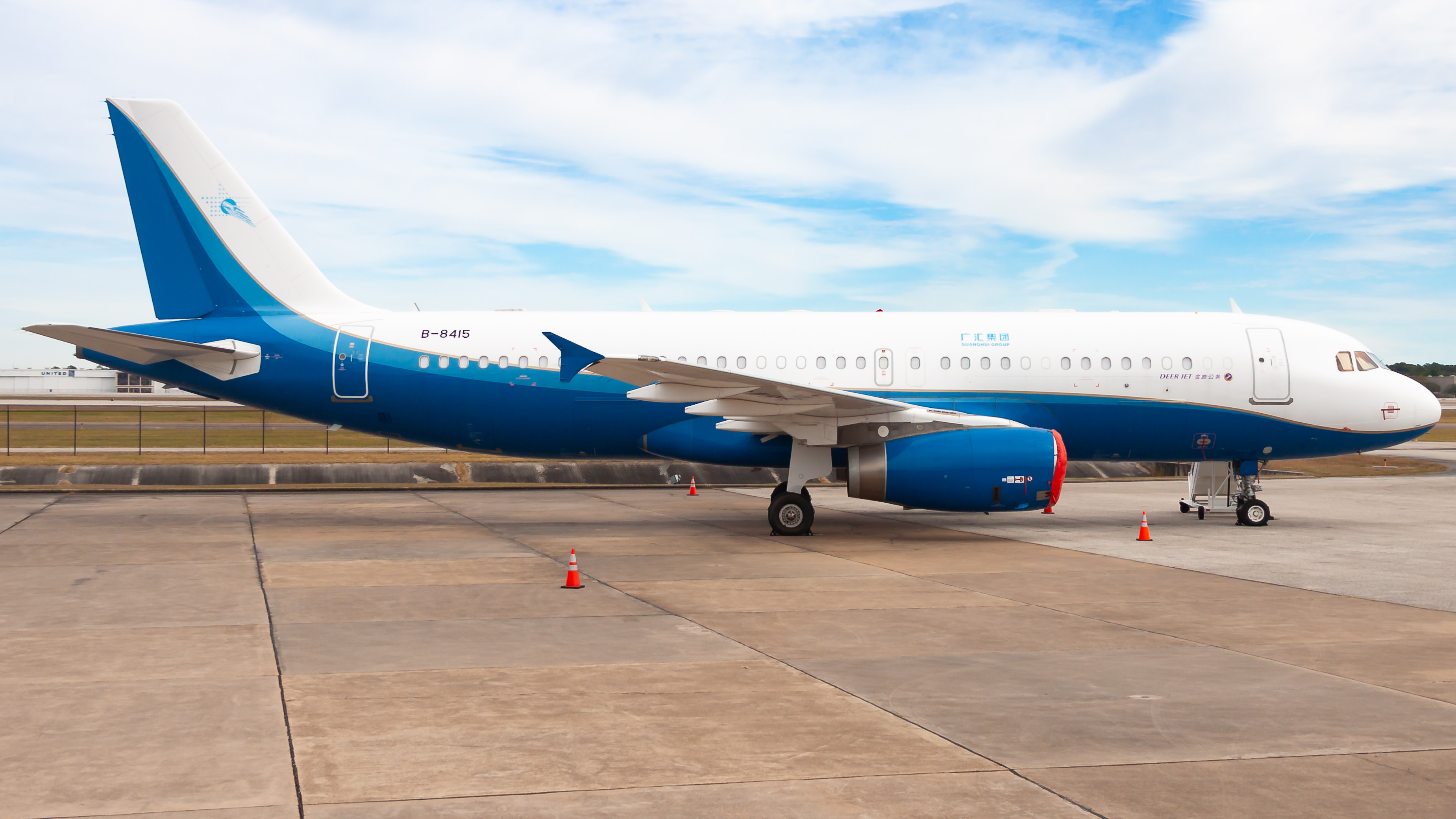 Full size: Deer Jet Airbus A320 B-8415 at Houston-George Bush Intercontinental Airport