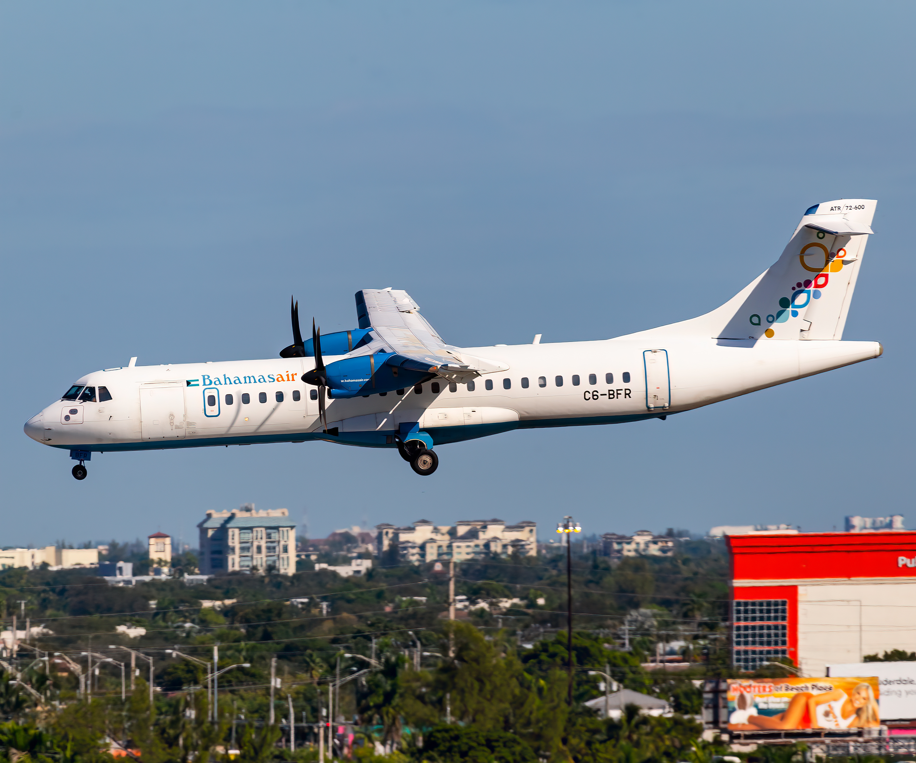 Full size: Bahamas Air ATR 72-600 C6-BFR at Fort Lauderdale/Hollywood International Airport
