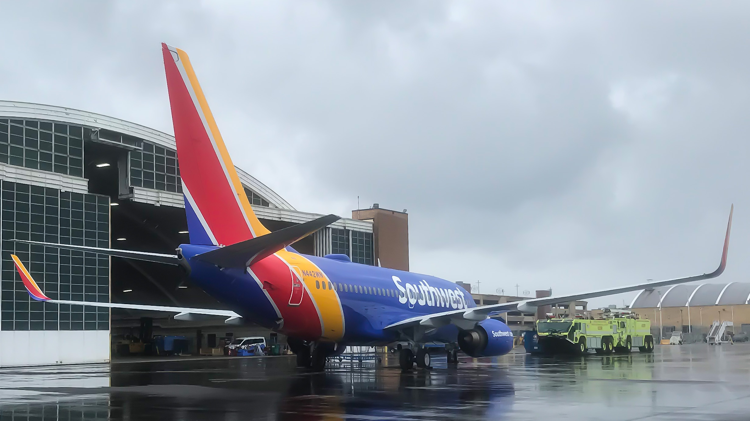 Full size: Southwest Airlines Boeing 737-700 N442WN at Chicago Midway International Airport