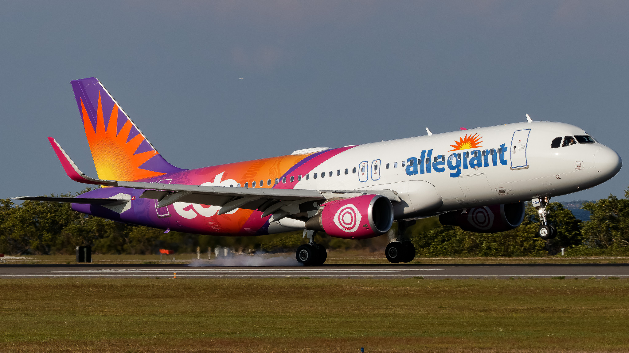 Full size: Allegiant Air Airbus A320 N198NV at St. Petersburg Clearwater International Airport