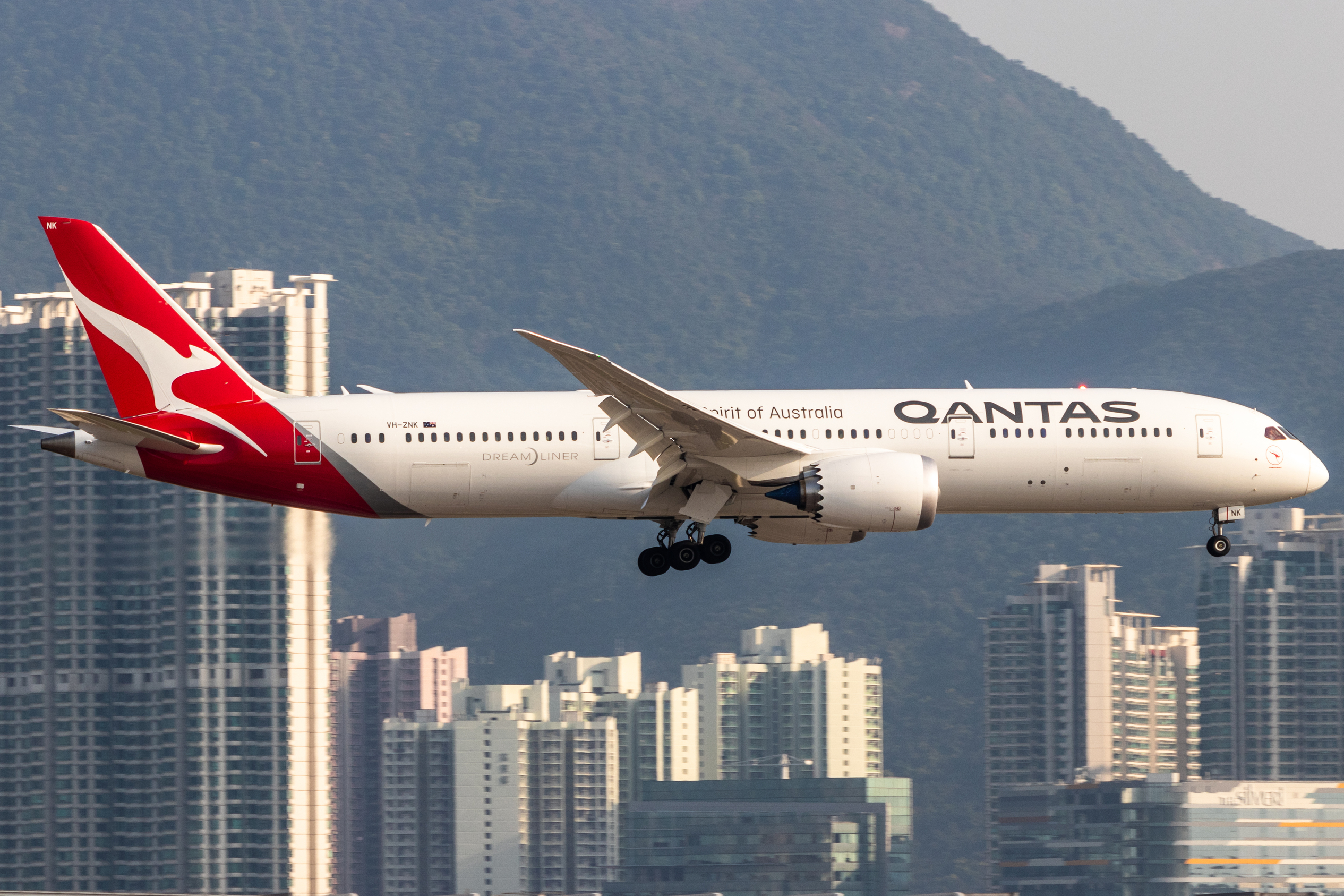 Full size: Qantas Airways Boeing 787-9 VH-ZNK at Hong Kong International Airport