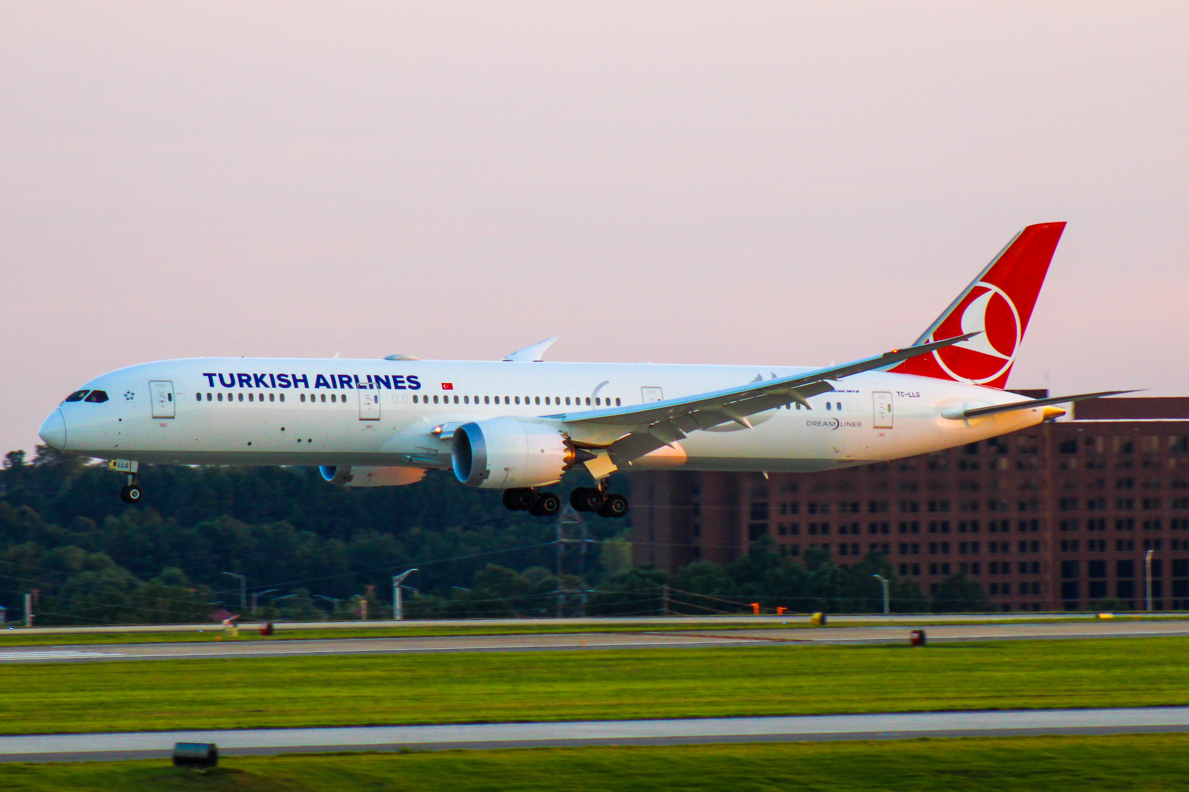 Full size: Turkish Airlines Boeing 787-9 TC-LLG at Hartsfield-Jackson Atlanta International Airport