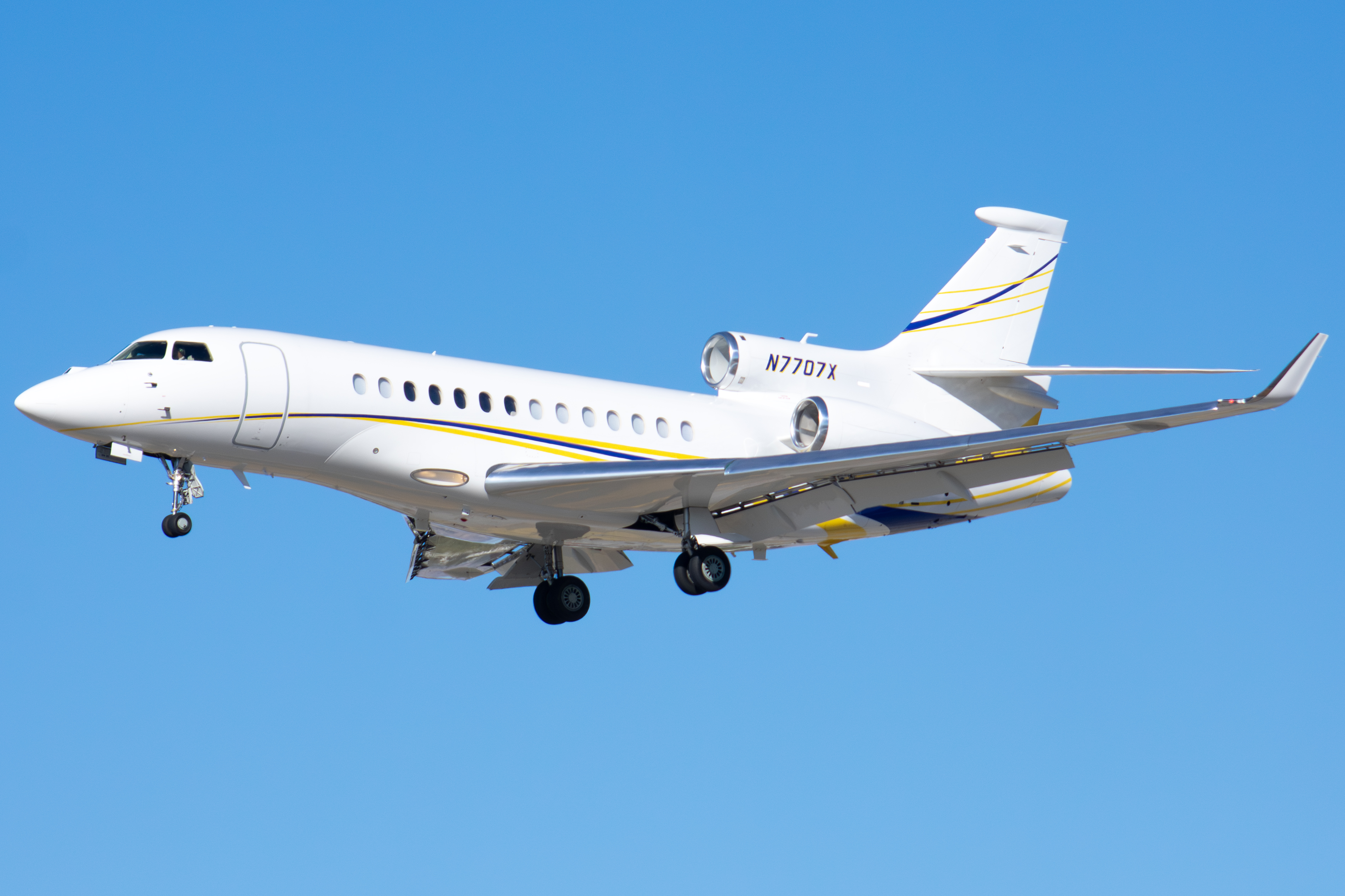 Full size: Wheels Up Dassault Falcon 7X N7707X at Norman Y Mineta San Jose International Airport