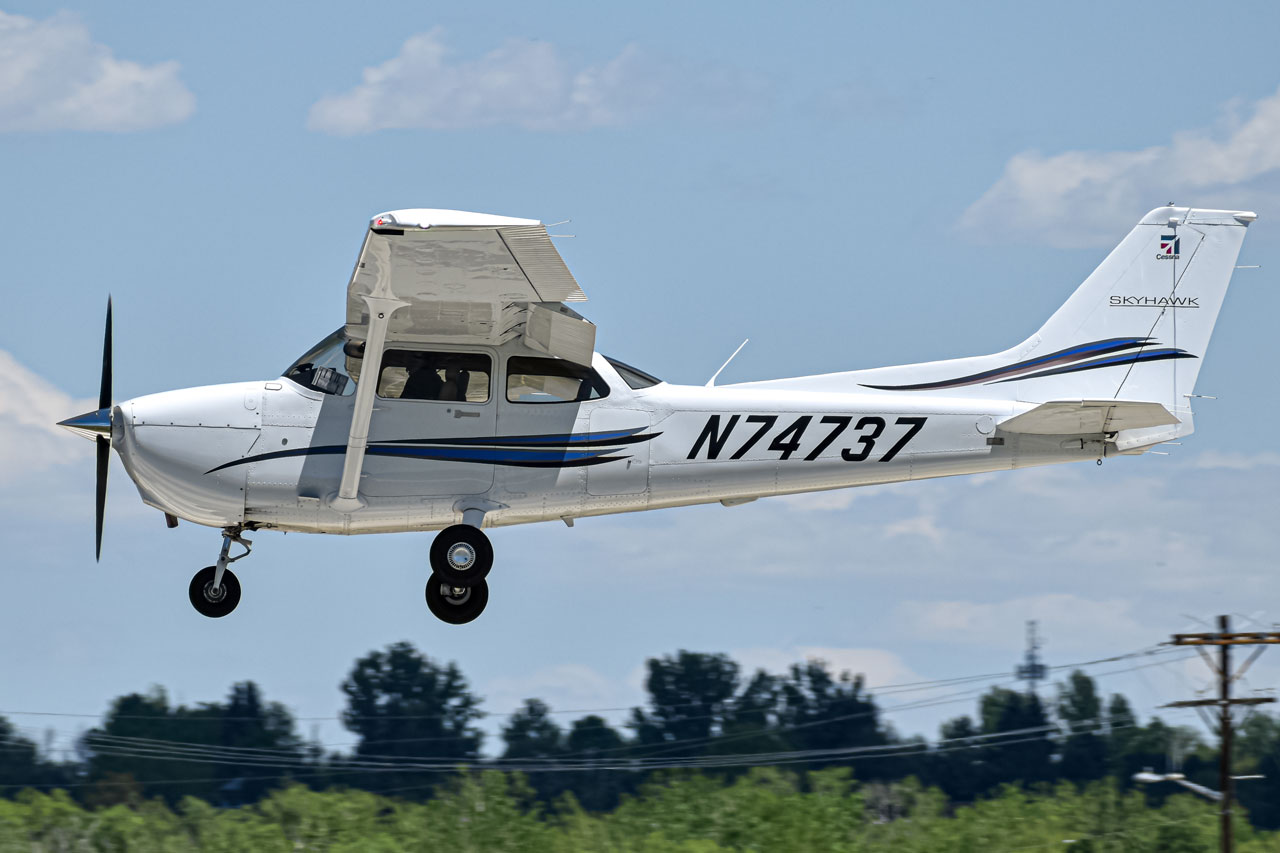 Full size: PRIVATE Cessna 172 N74737 at Vance Brand Airport