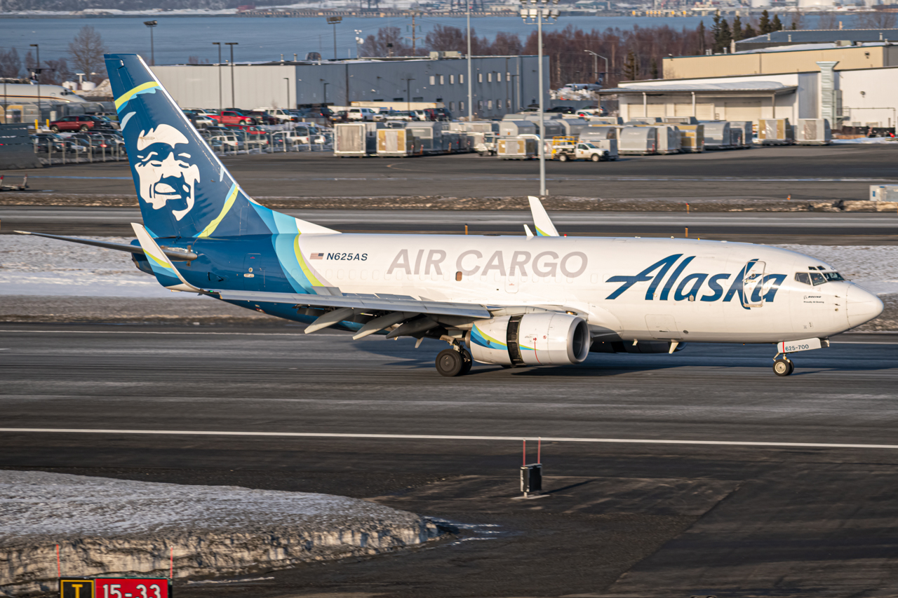 Full size: Alaska Air Cargo Boeing 737-700F N625AS at Anchorage Ted Stevens International Airport