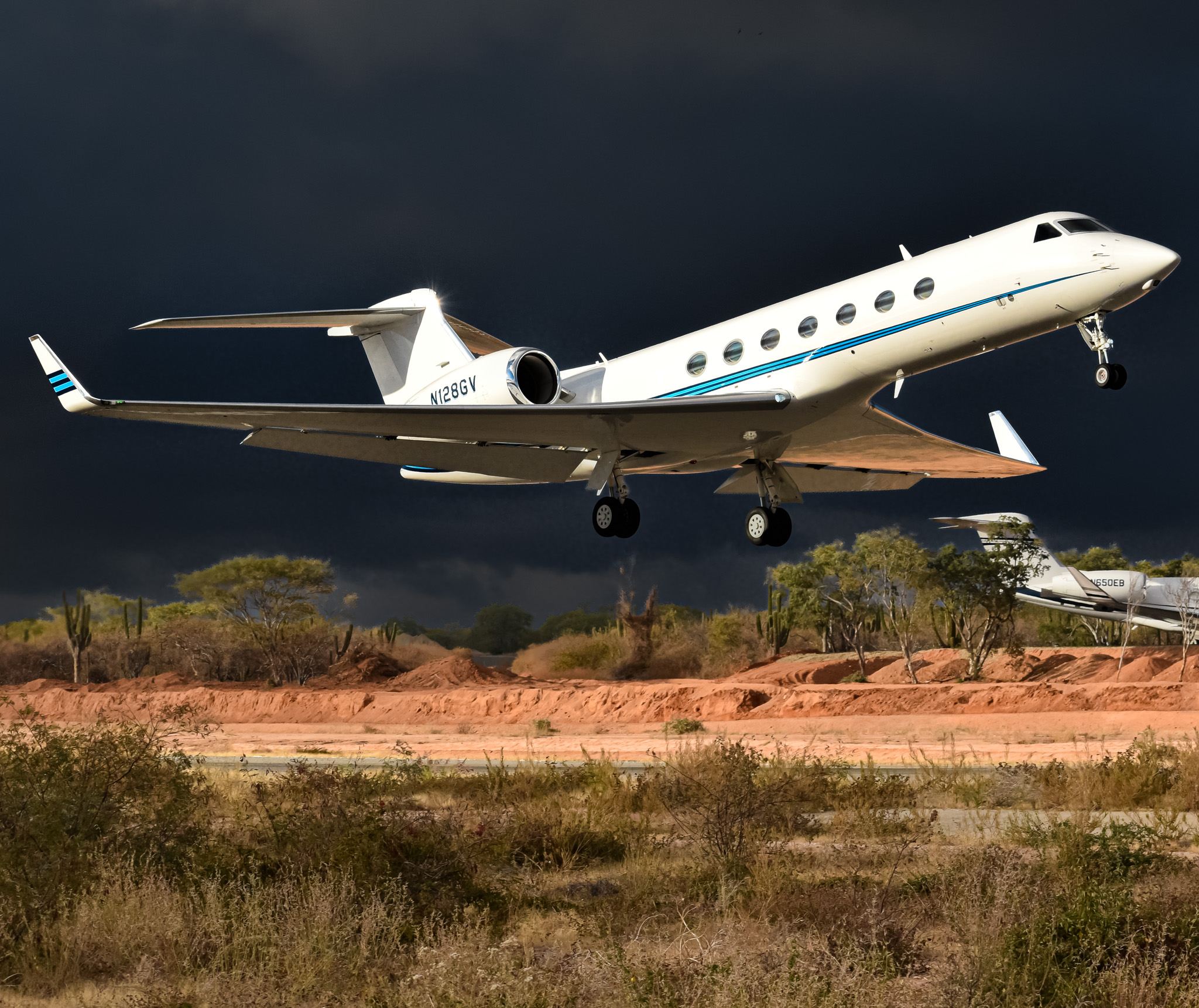 Full size: PRIVATE Gulfstream G550 N128GV at Aeropuerto de Cabo San Lucas Internacional