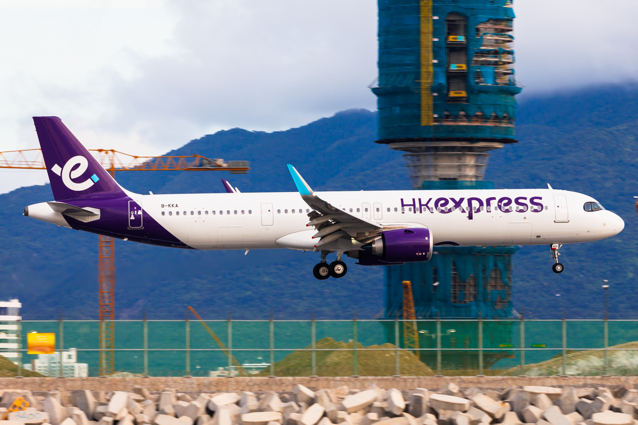 Full size: Hong Kong Express Airbus A321NEO B-KKA at Hong Kong International Airport