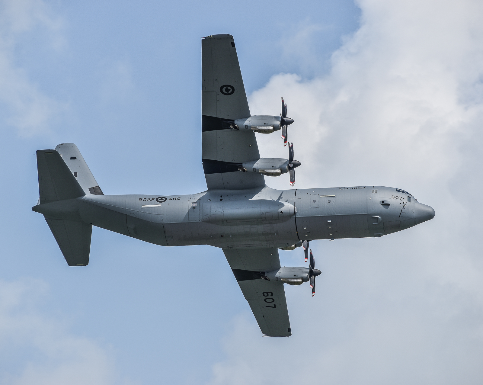 Full size: Royal Canadian Air Force C-130 130607 at London International Airport