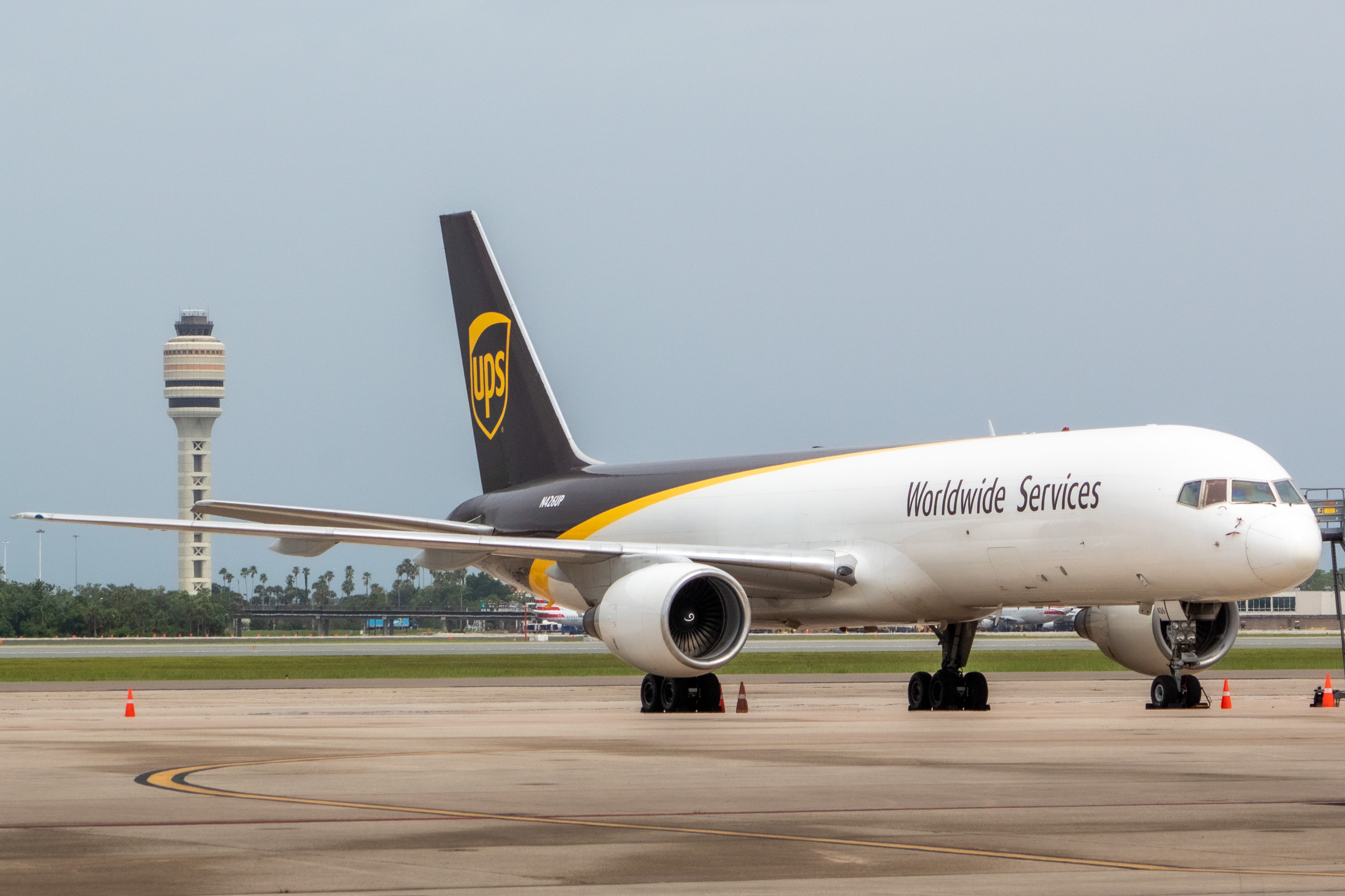 Full size: United Parcel Service Boeing 757-200 N426UP at Orlando International Airport
