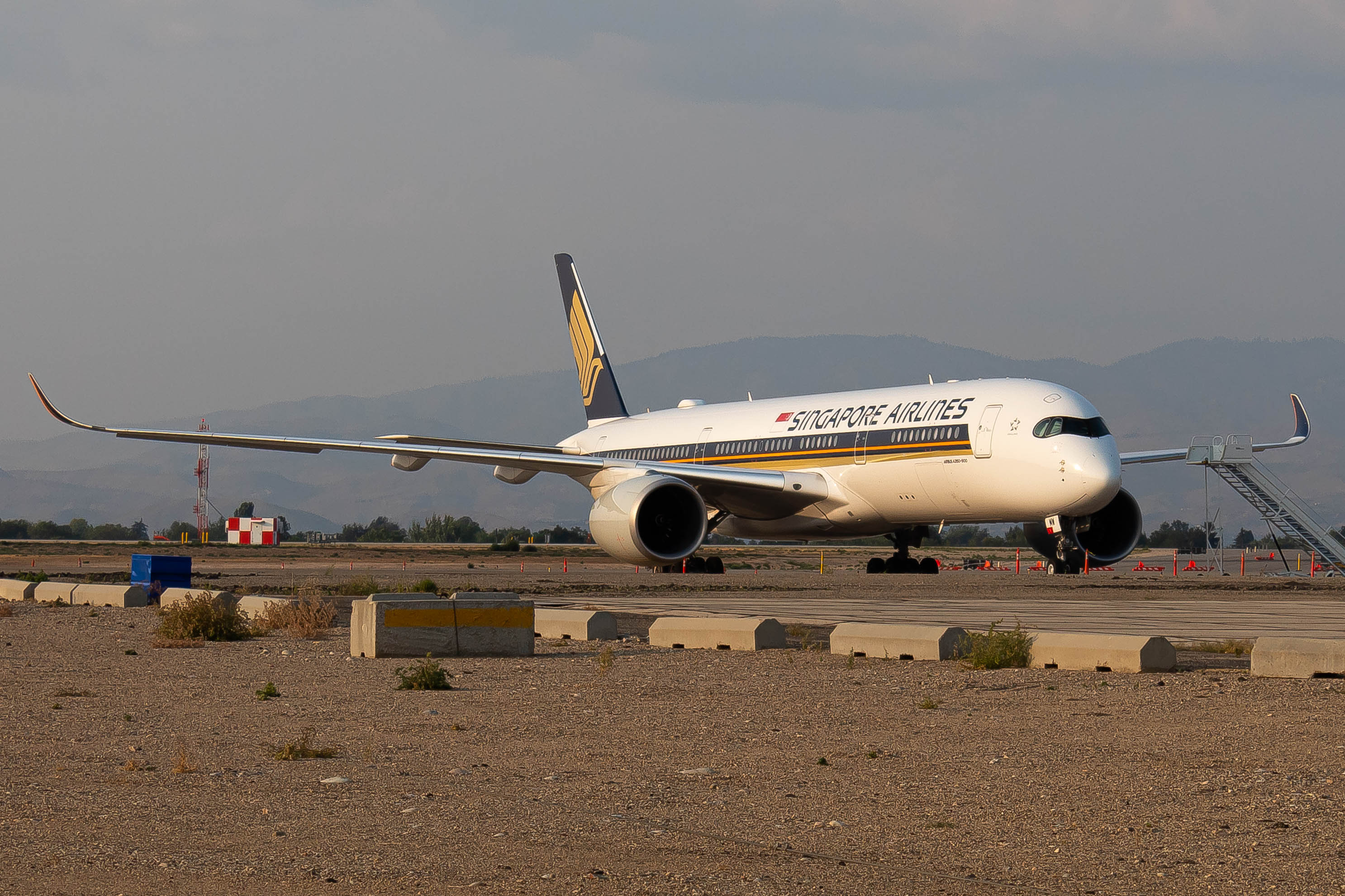 Full size: Singapore Airlines Airbus A350-900 9V-SMW at Boise Air Terminal/Gowen Field