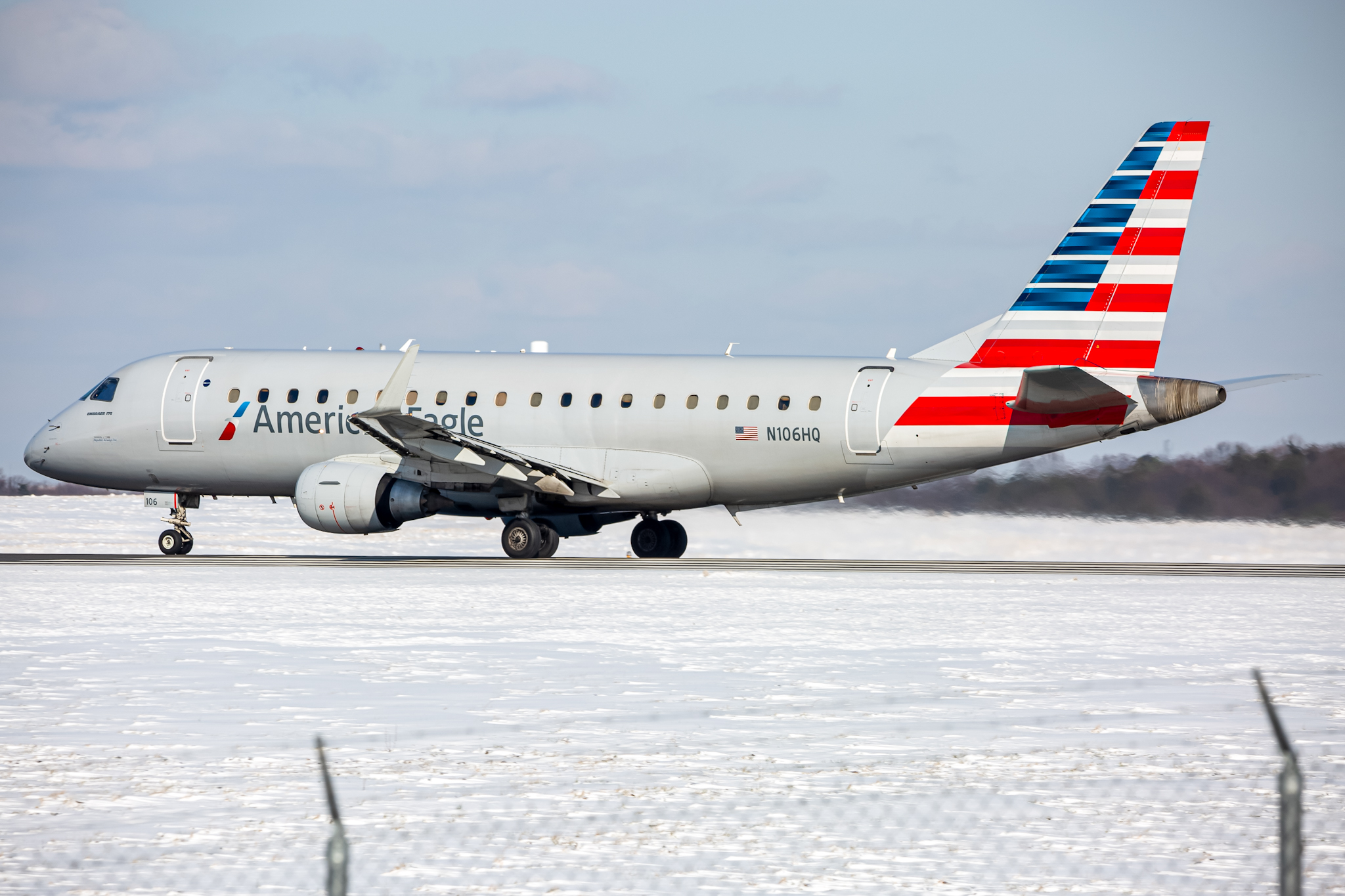 Full size: American Eagle Embraer E175 N106HQ at Baltimore/Washington International Thurgood Marshall Airport