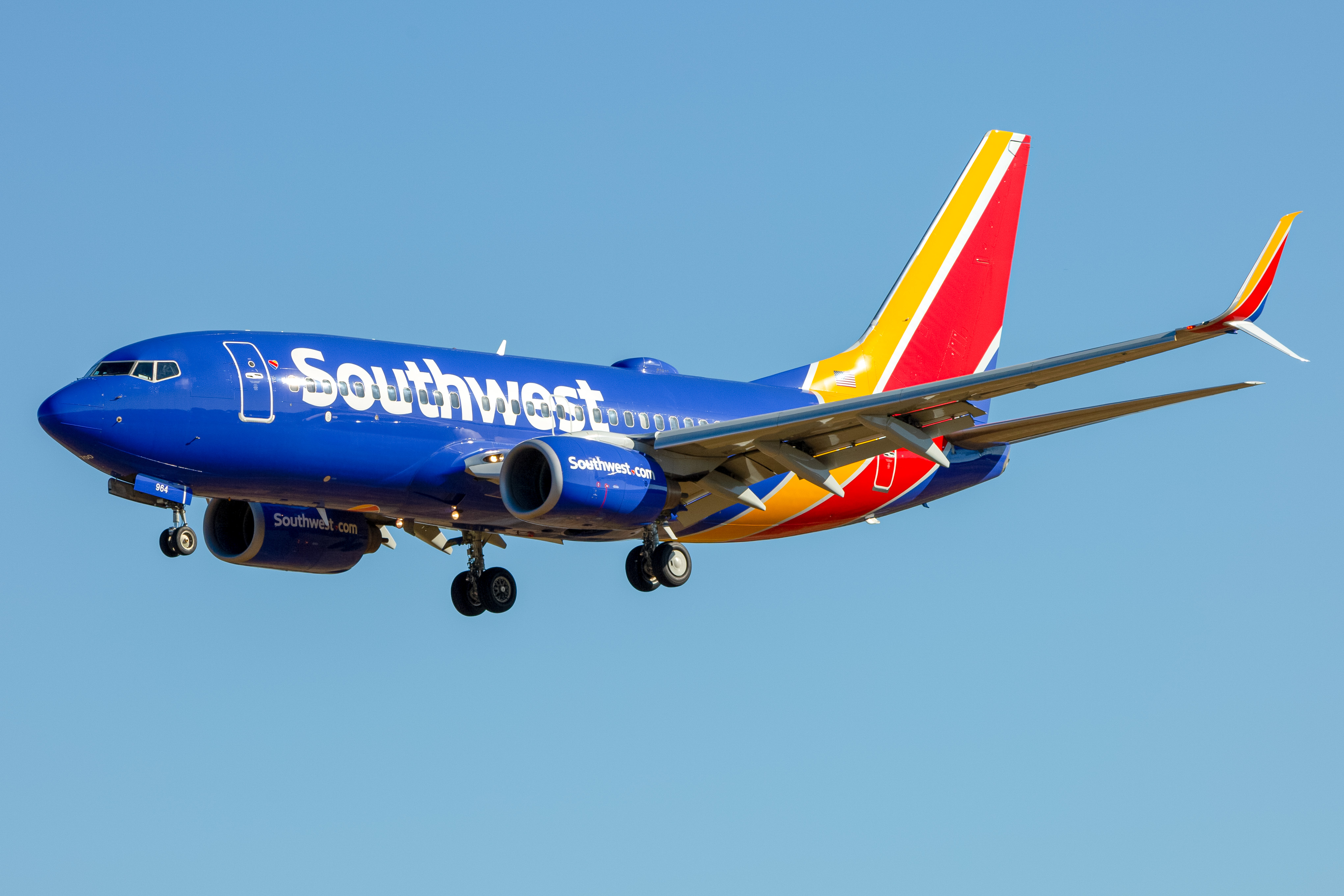 Full size: Southwest Airlines Boeing 737-700 N964WN at Baltimore/Washington International Thurgood Marshall Airport