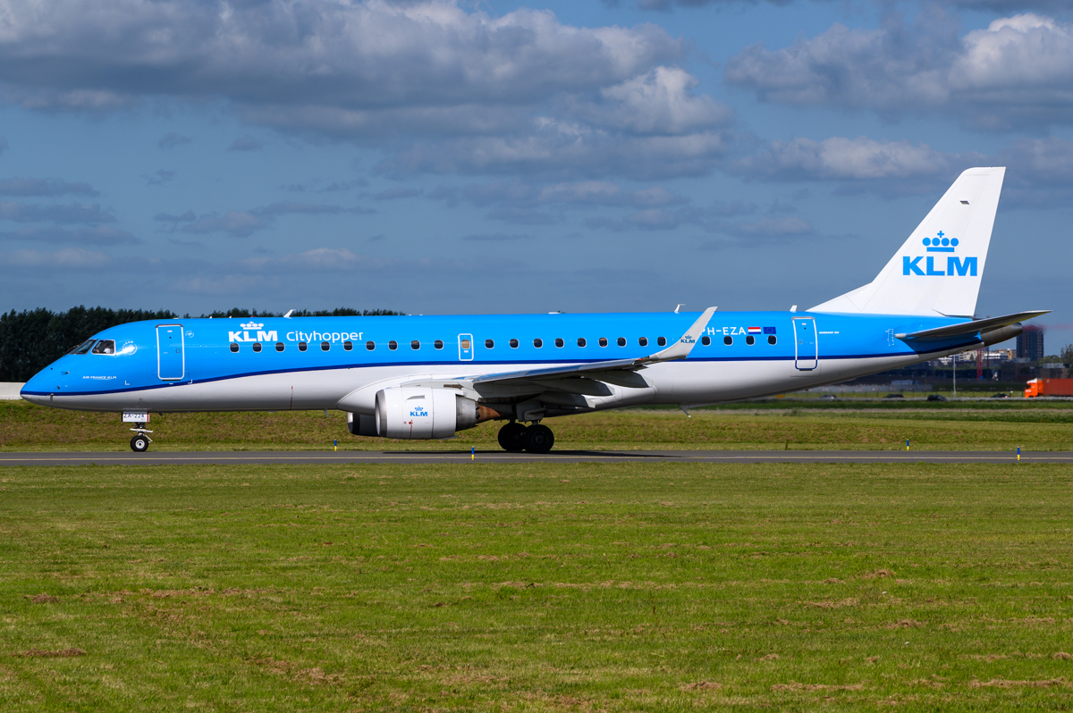 Full size: KLM CityHopper Embraer E190 PH-EZA at Amsterdam Schiphol Airport