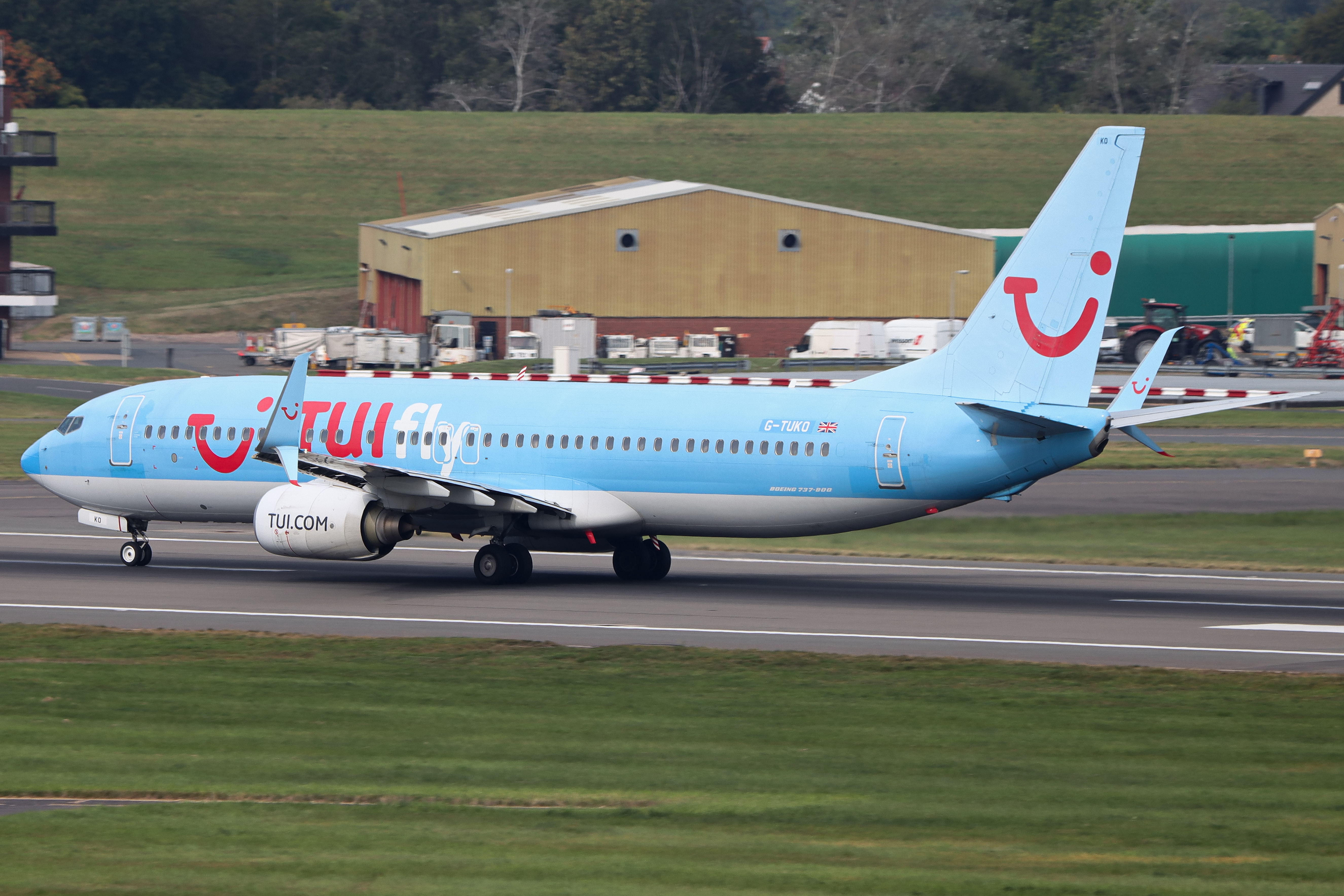 Full size: TUI Fly Boeing 737-800 G-TUKO at Birmingham Airport