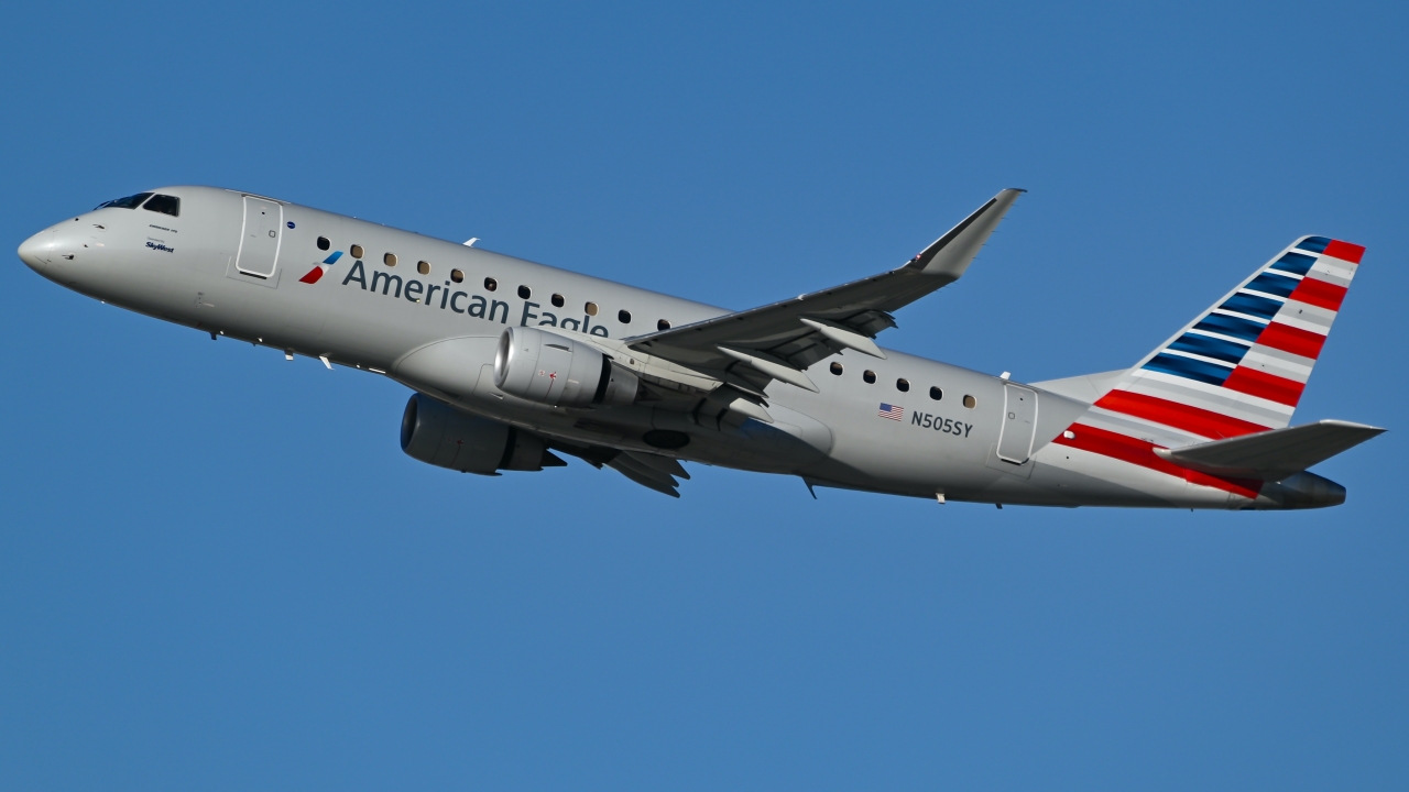 Full size: SkyWest Airlines Embraer E175 N505SY at Los Angeles International Airport
