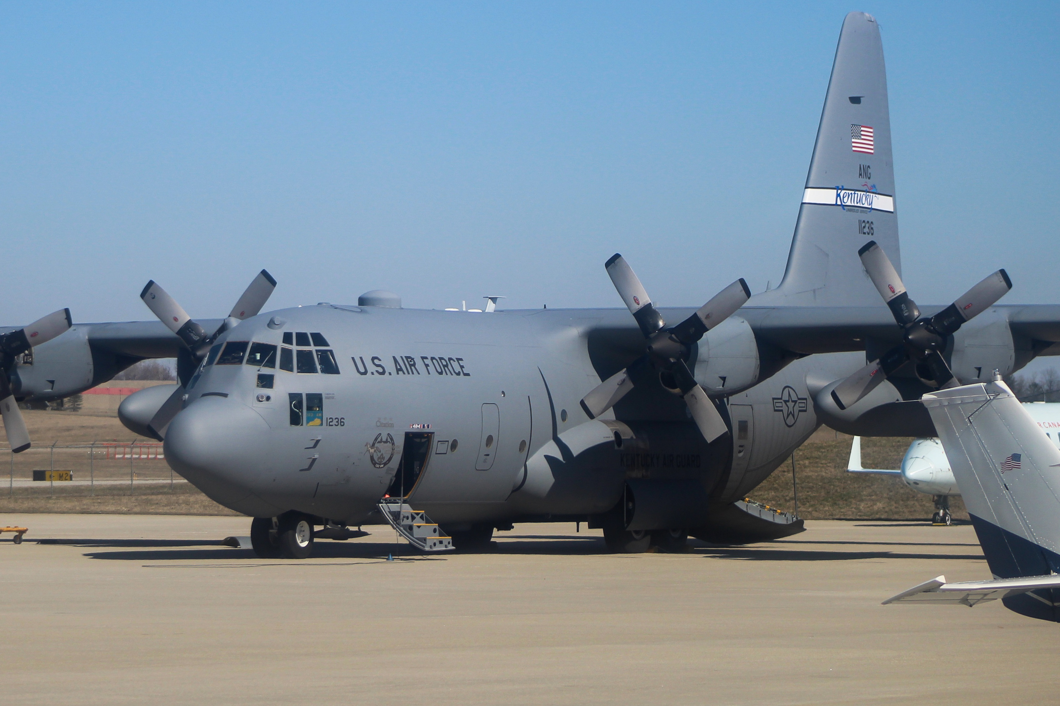 Full size: USAF - United States Air Force Lockheed C130H Hercules 91-1236 at Cincinnati/Northern Kentucky International Airport