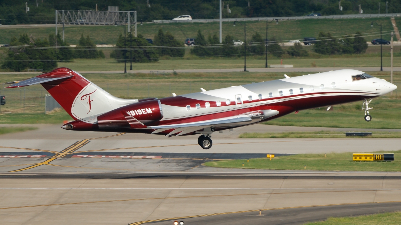 Full size: PRIVATE Bombardier Global 6000 N919EM at Will Rogers World Airport