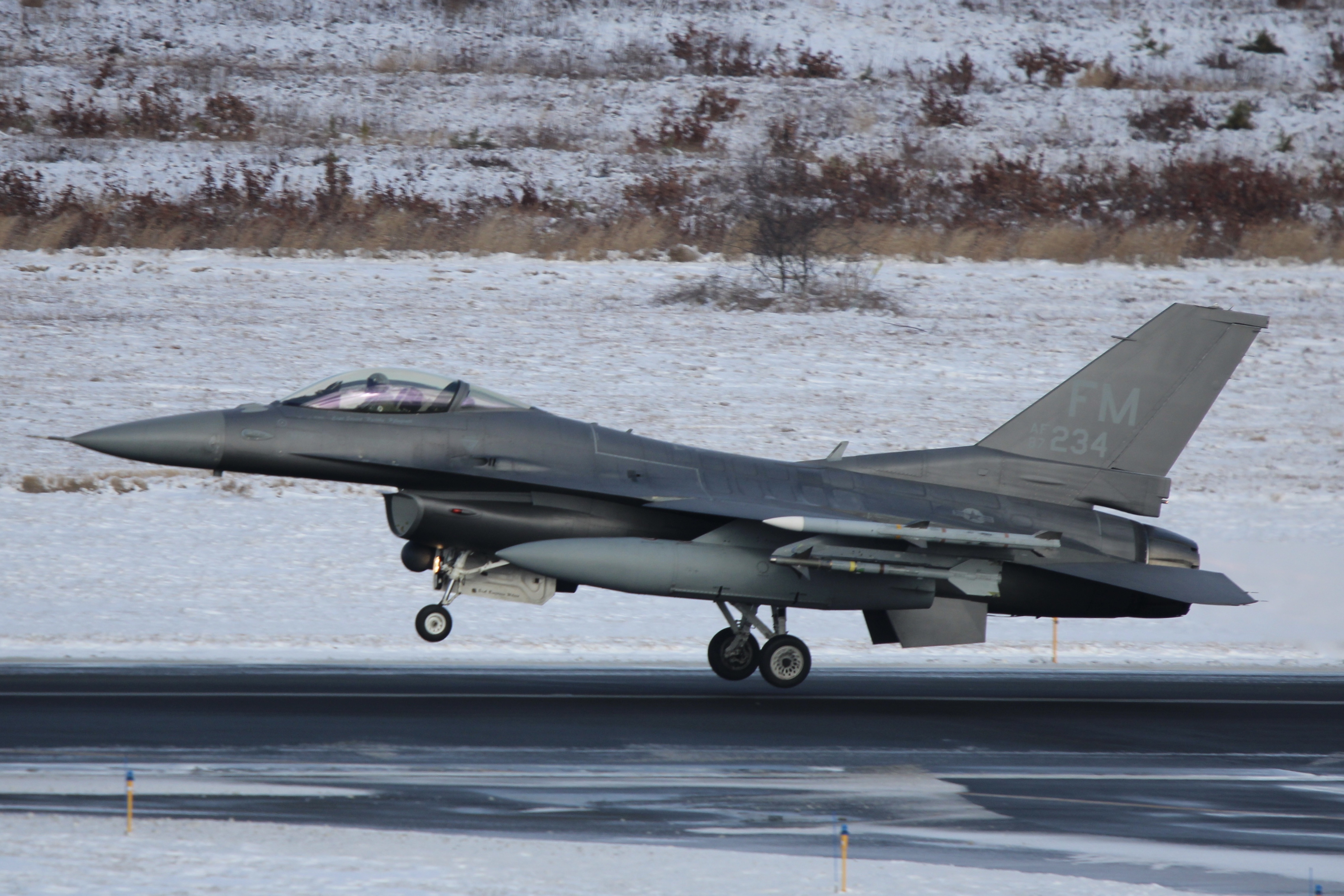 Full size: USAF - United States Air Force General Dynamics F-16 Fighting Falcon 87-0234 at Atlantic City International Airport