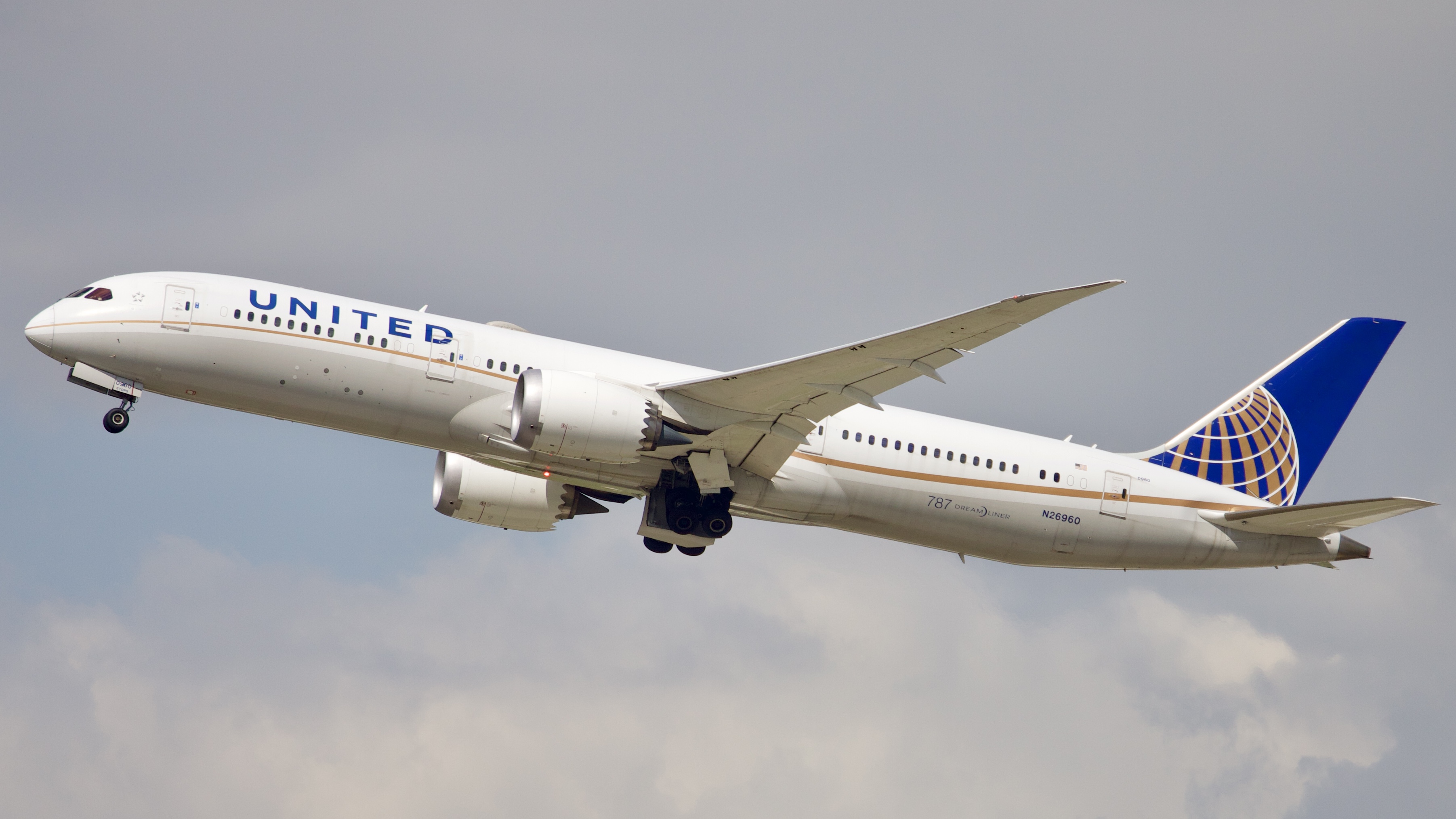 Full size: United Airlines Boeing 787-9 N26960 at Houston-George Bush Intercontinental Airport