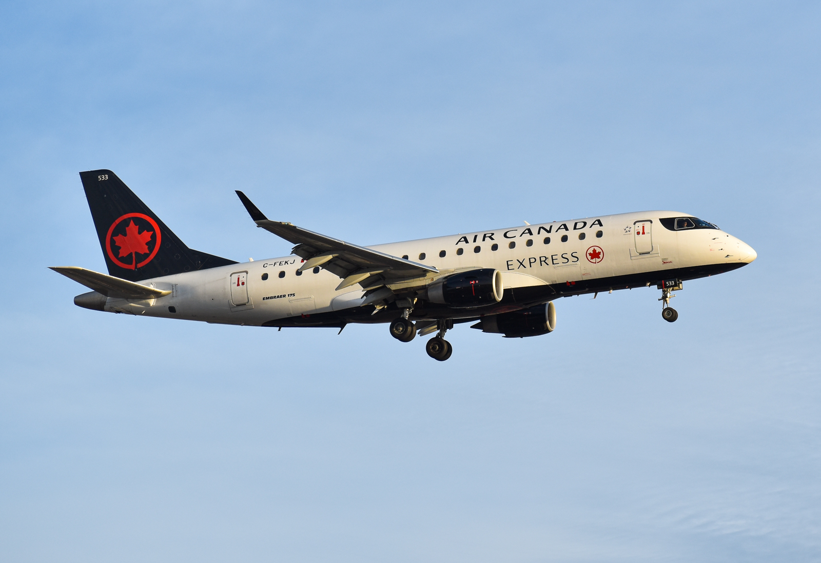 Full size: Air Canada Express Embraer E175 C-FEKJ at Lester B Pearson International Airport