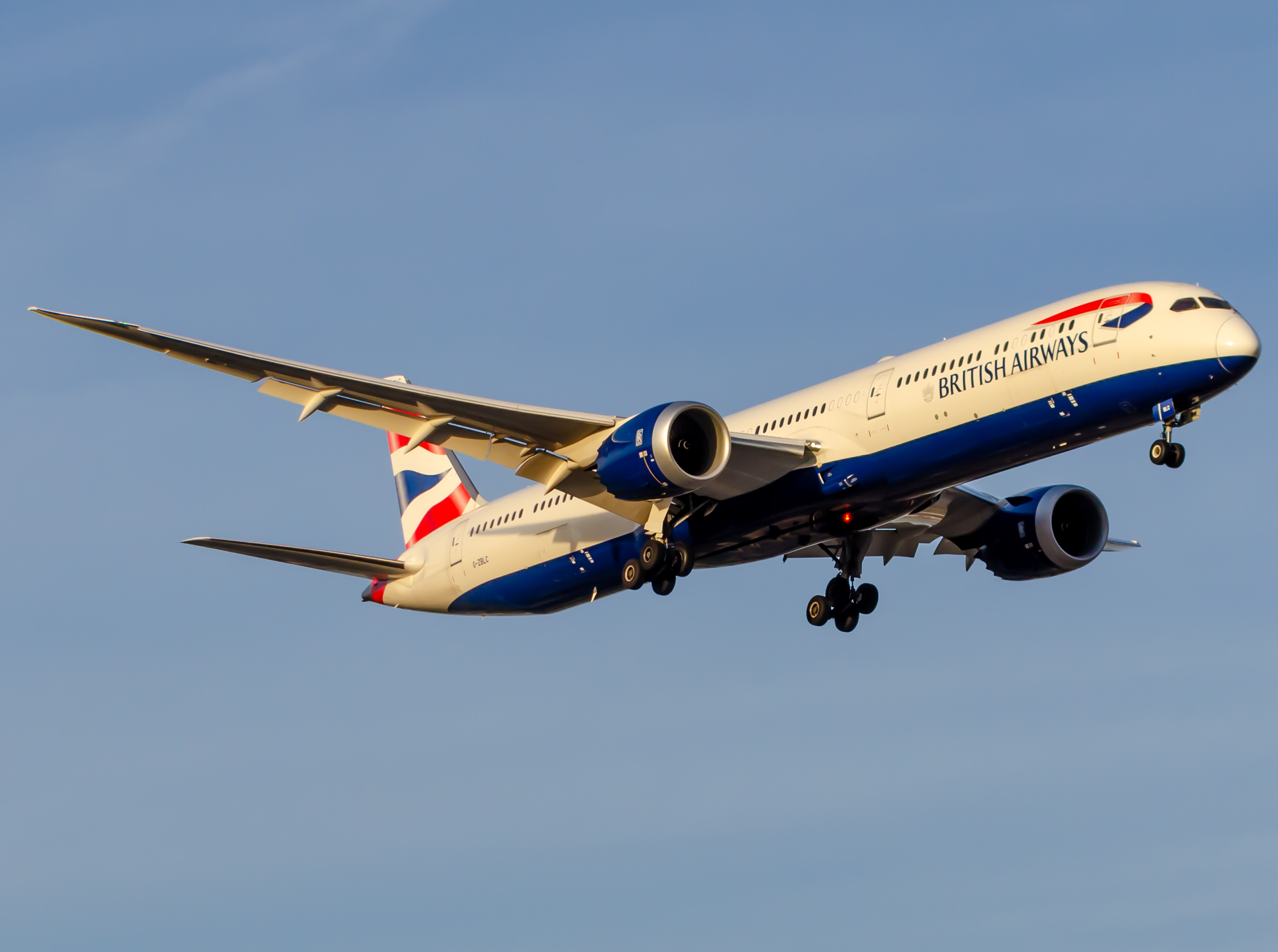 Full size: British Airways Boeing 787-10 G-ZBLC  at Newark Liberty International Airport