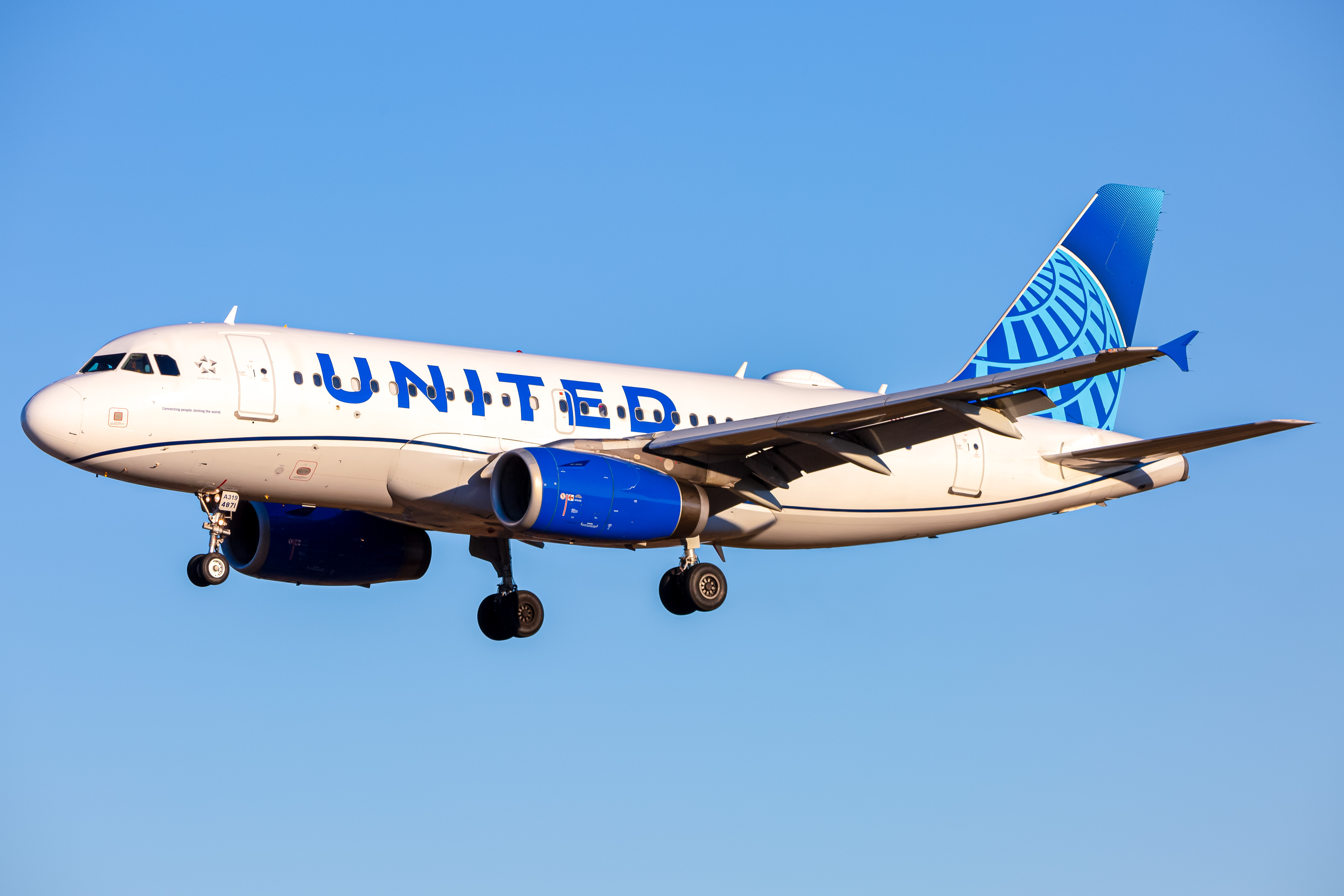 Full size: United Airlines Airbus A319 N871UA at Baltimore/Washington International Thurgood Marshall Airport