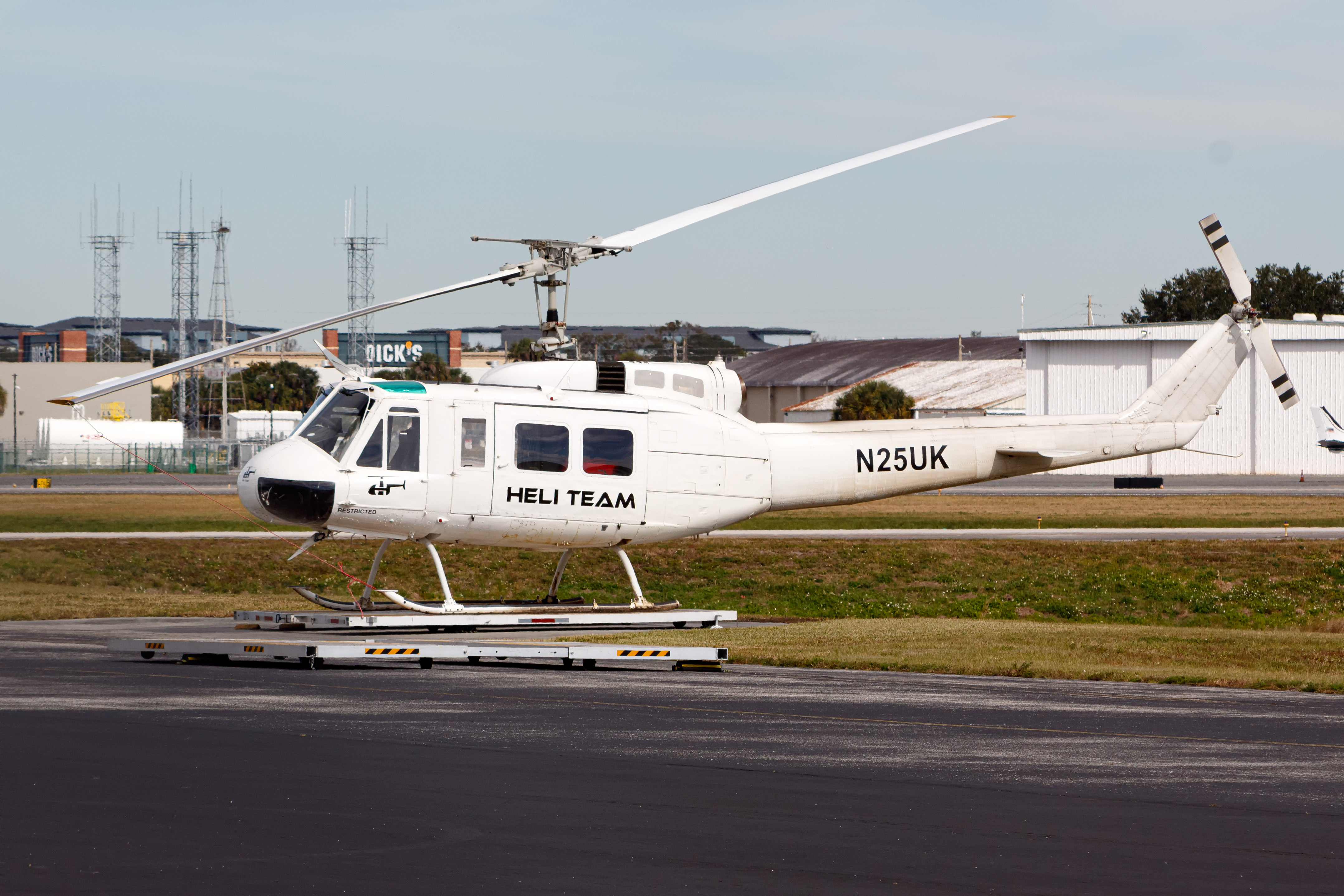 Full size: PRIVATE Bell UH-1H Iroquois  N25UK at Executive Airport